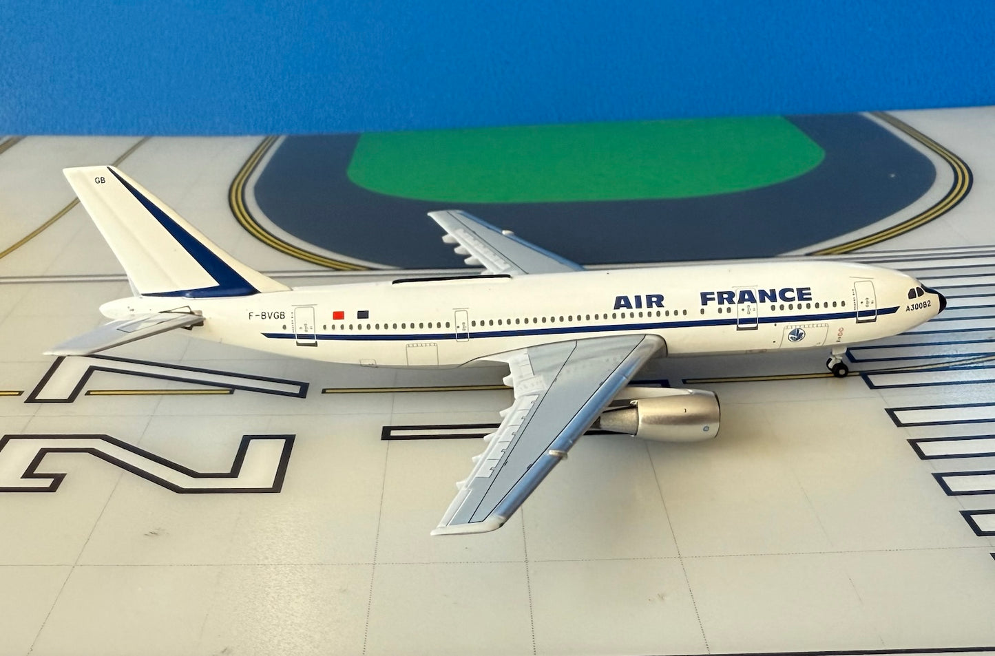 Air France Airbus A300B2 F-BVGB 1970s colors 1:400 scale diecast Aeroclassics