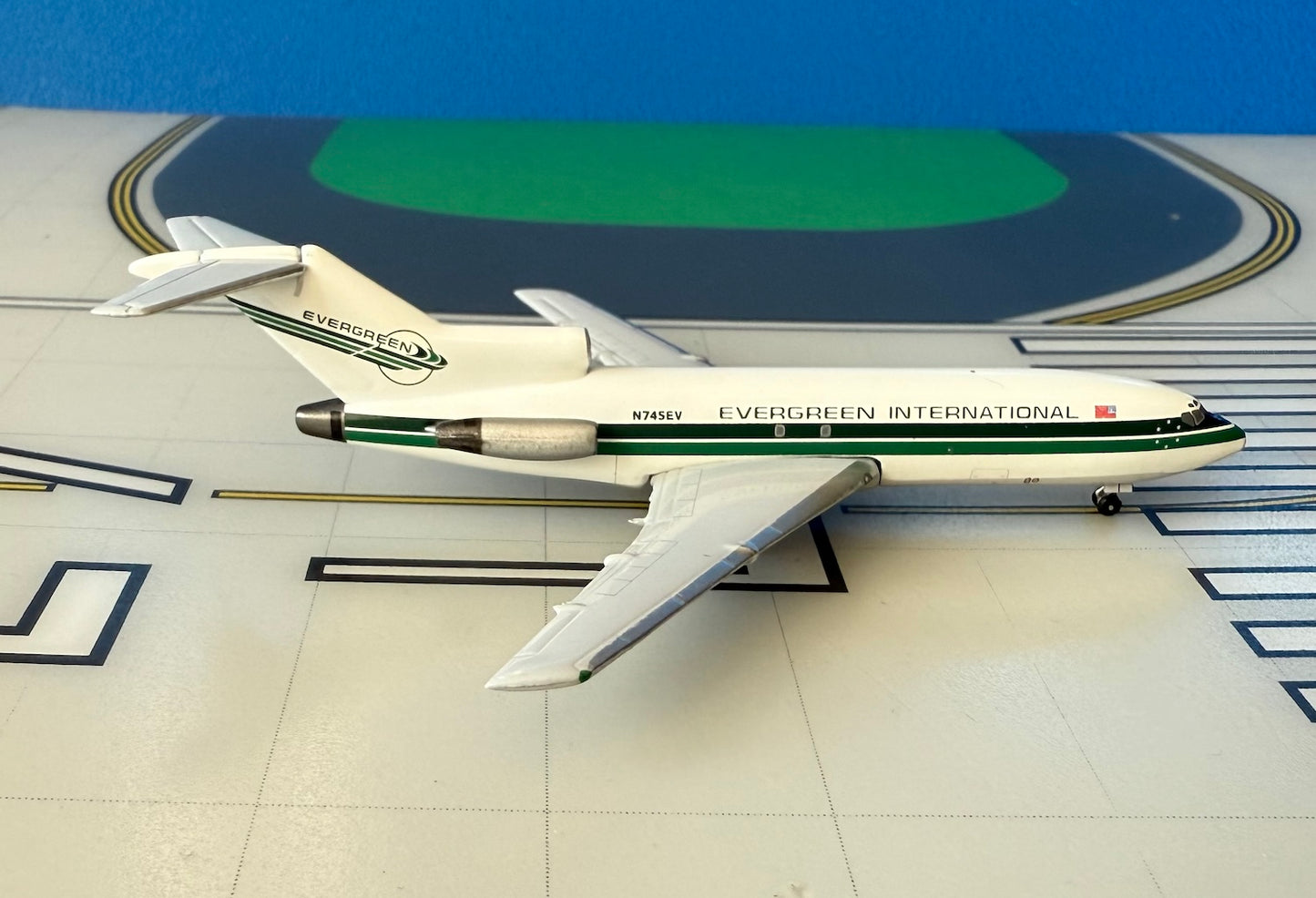 Evergreen Int'l Boeing 727-100F N745EV 1980s colors 1:400 scale diecast Aeroclassics