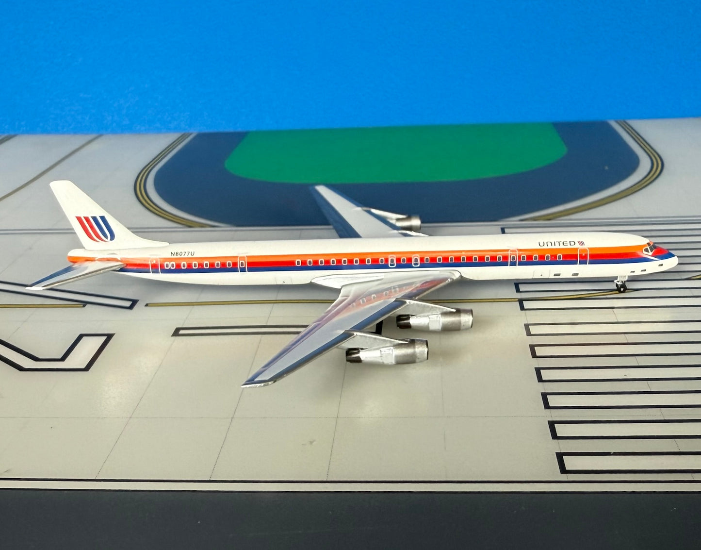 United Douglas DC-8-61 N8077U 1970s Saul Bass 1/400 scale diecast Aeroclassics