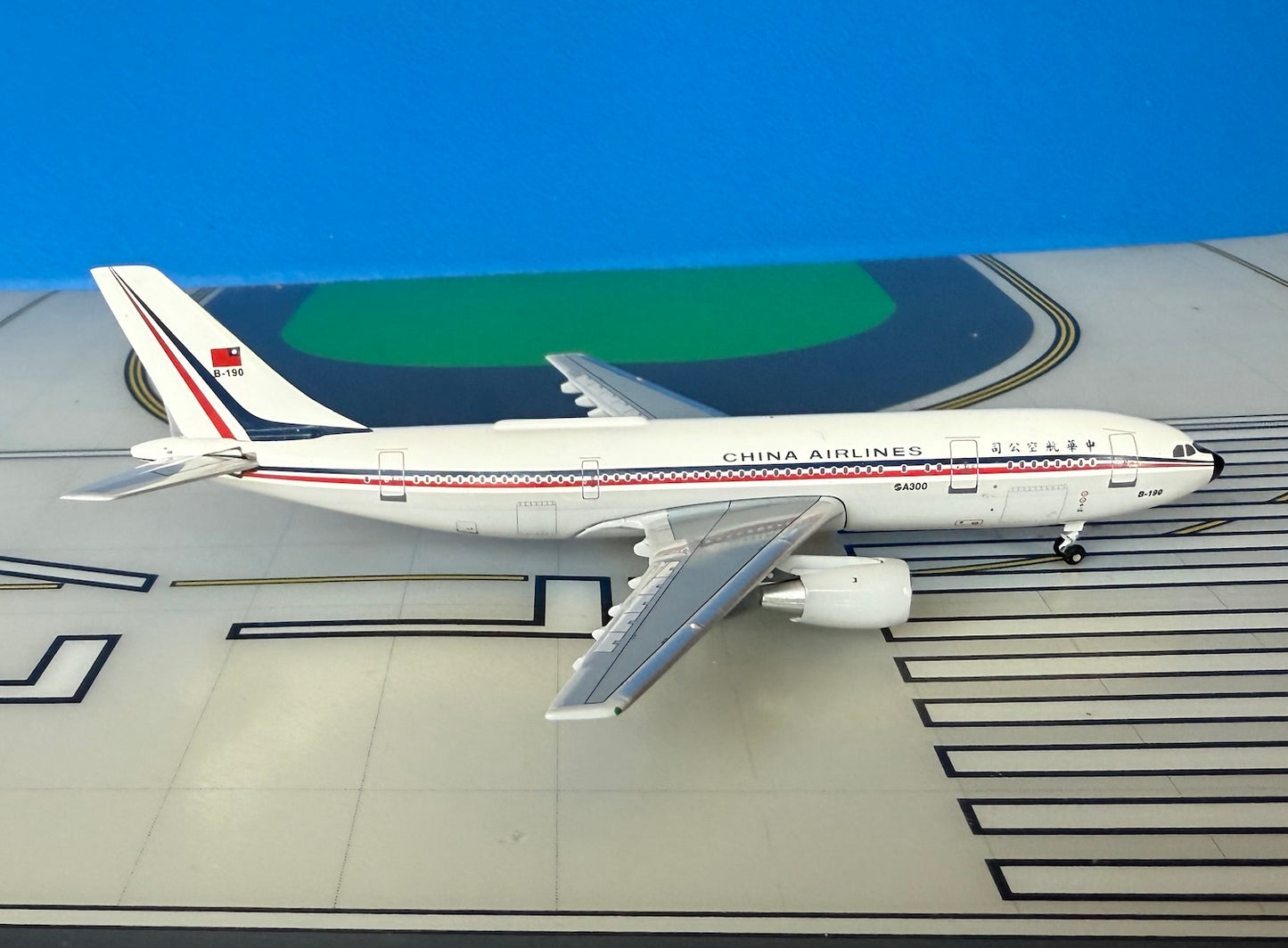 China Airlines Airbus A300B4 B-190 1980s colors 1:400 scale diecast Aeroclassics