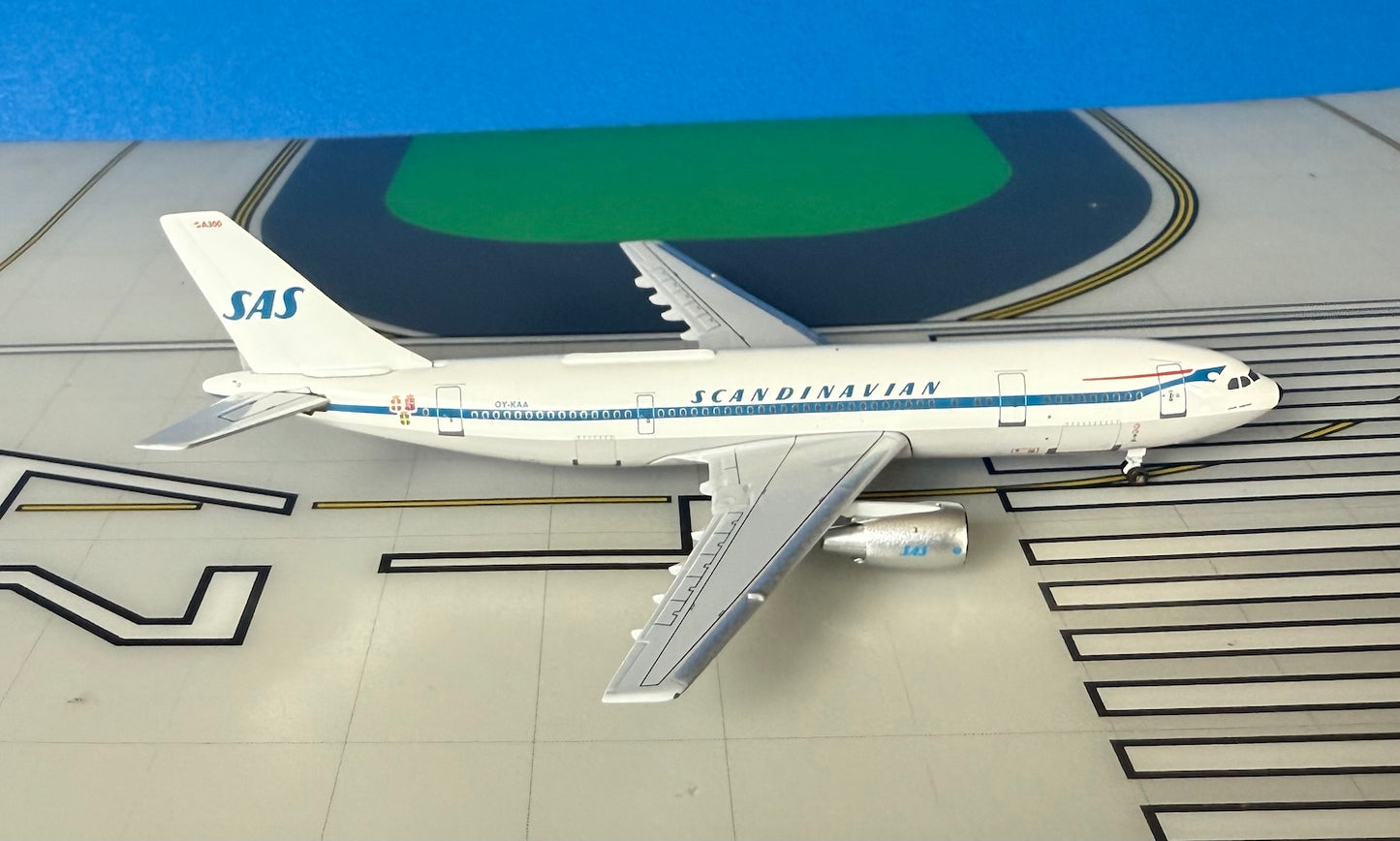 SAS-Scandinavian Airbus A300B2 OY-KAA 1980s colors 1:400 scale diecast Aeroclassics