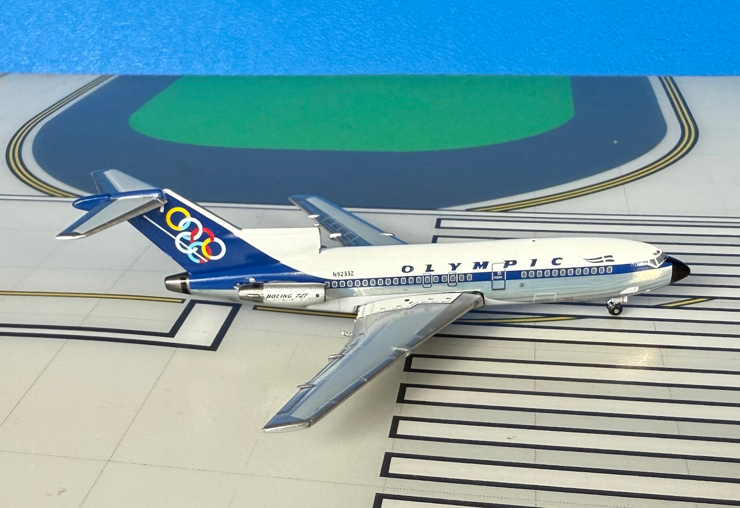 Olympic Boeing 727-30 N9233Z 1970s colors 1:400 scale diecast Aeroclassics