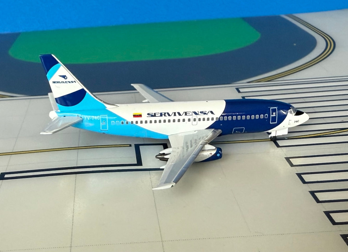 Servivensa Boeing 737-200 YV-74C 1999 colors 1:400 scale diecast Aeroclassics