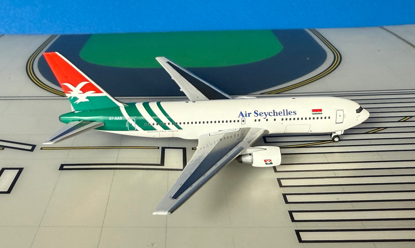 Air Seyhelles Boeing 767-200/ER S7-AAS 1980s colors 1:400 scale diecast Aeroclassics