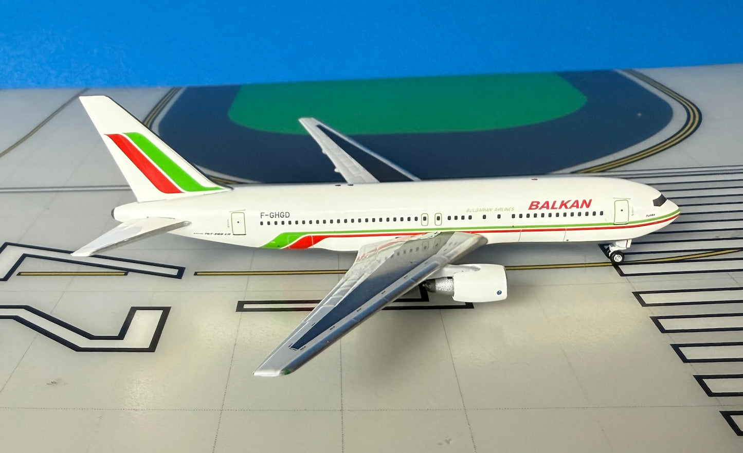Balkan Bulgarian Boeing 767-200/ER F-GHGD 1980s 1:400 scale diecast Aeroclassics