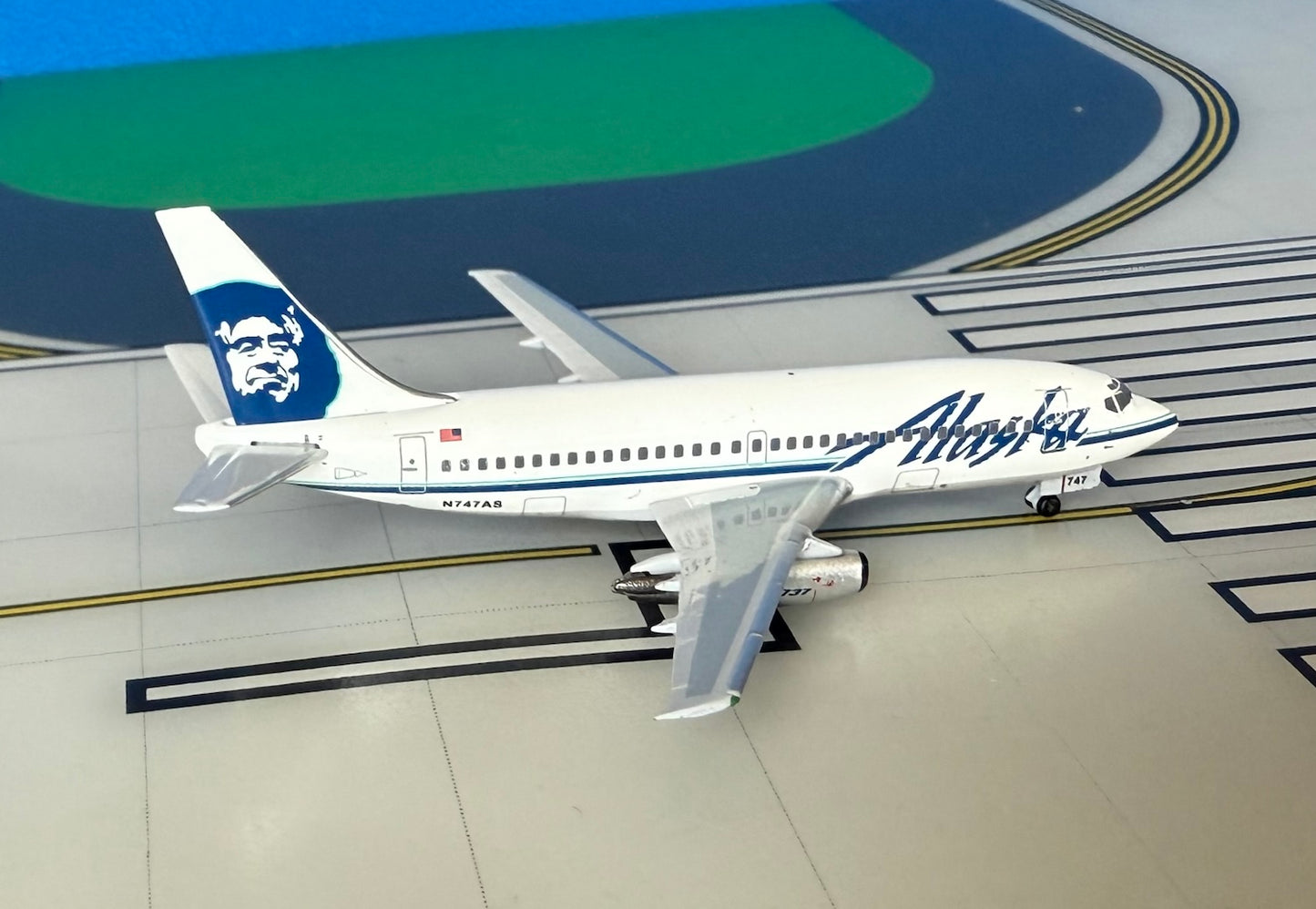 Alaska Boeing 737-200 N747AS 2000s colors 1:400 scale diecast Aeroclassics