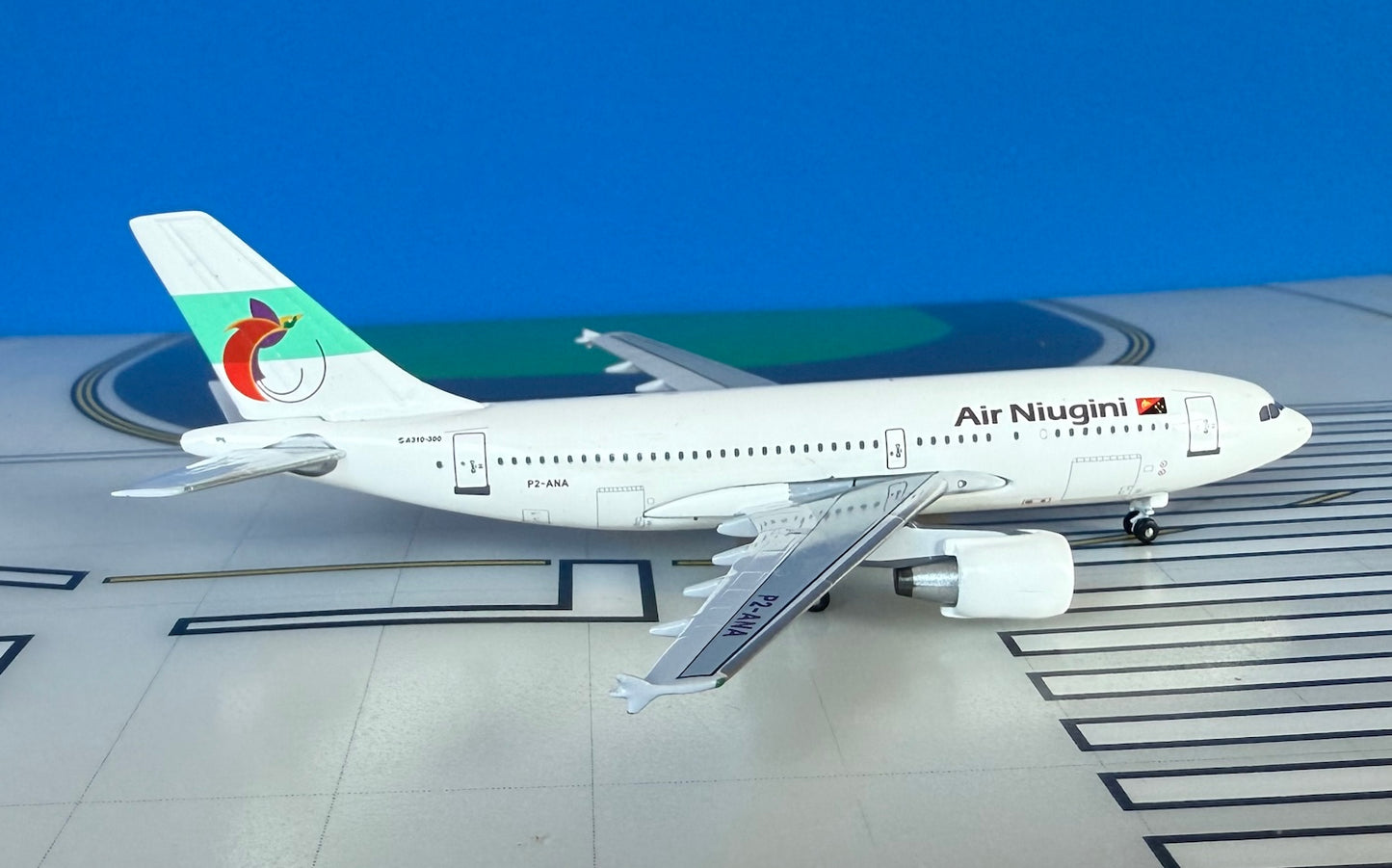 Air Niugini Airbus A310-300 P2-ANA 2000s colors 1:400 scale diecast AeroClassics