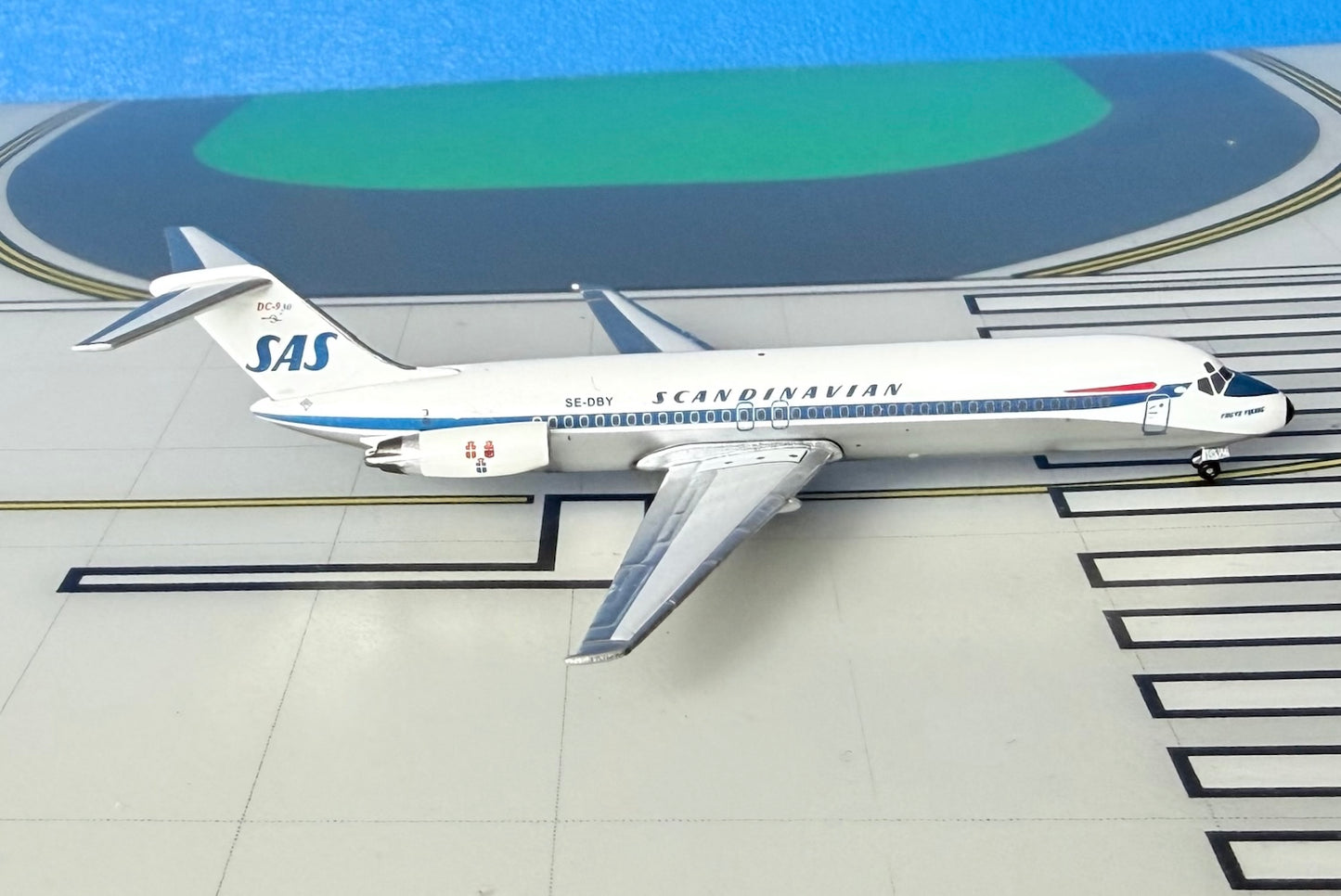 SAS-Scandinavian Douglas DC-9-32 SE-DBY 1:400 scale diecast Aeroclassics