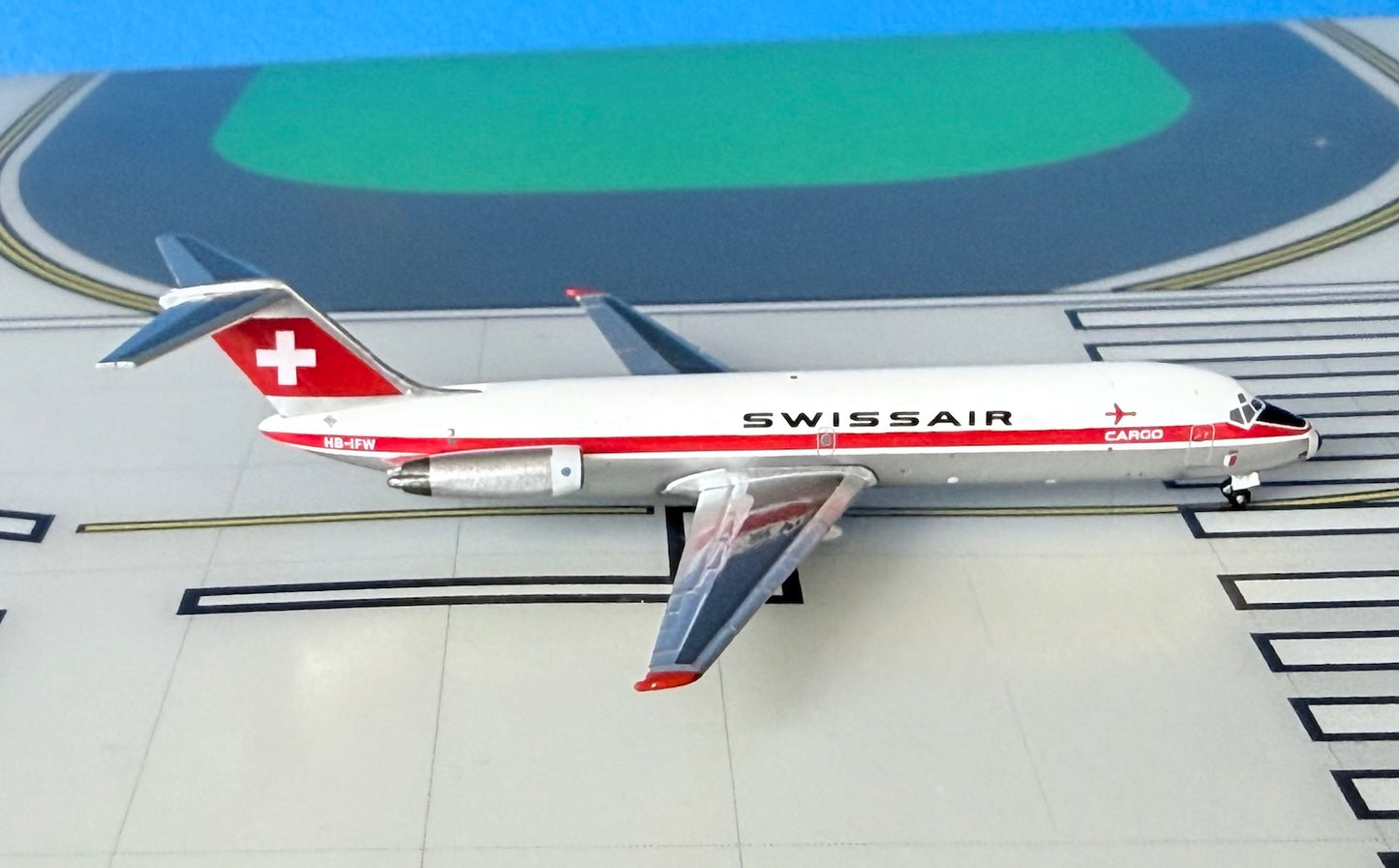 Swissair Douglas DC-9-33F HB-IFW 1970's Cargo 1:400 scale diecast Aeroclassics