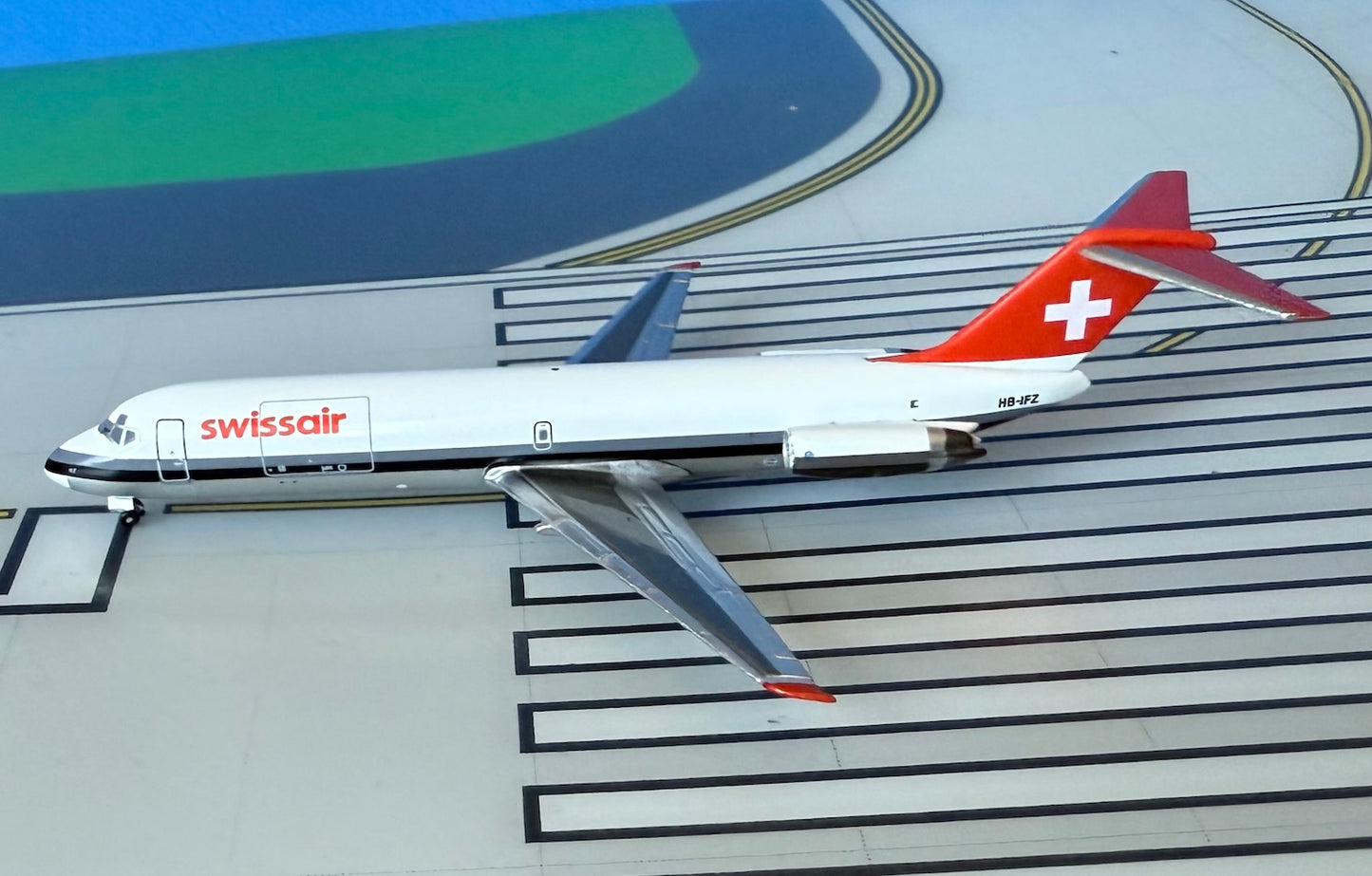 Swissair (Cargo) Douglas DC-9-32F HB-IFZ 1980's colors 1:400 scale diecast Aeroclassics