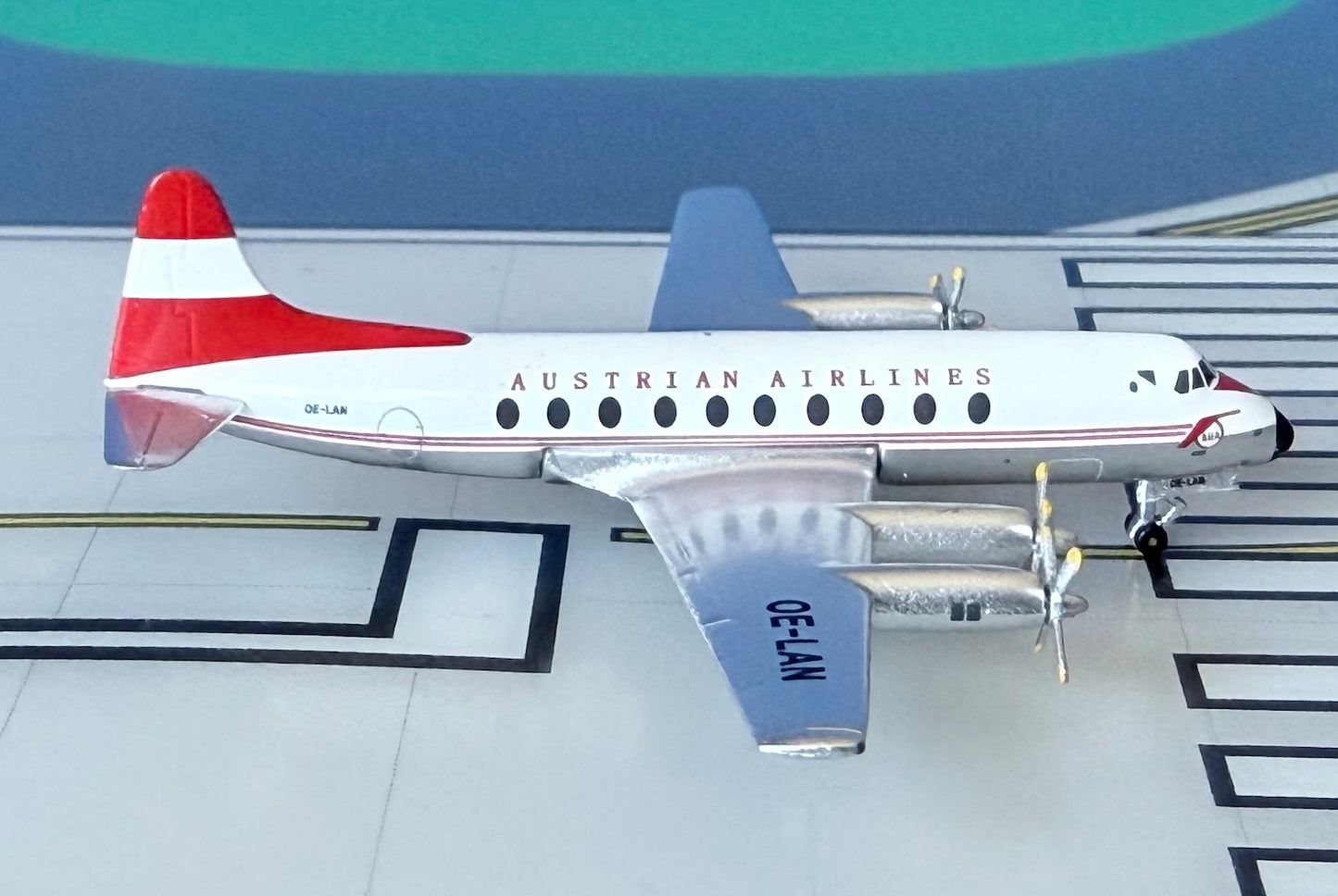 Austrian Airlines Viscount 745 OE-LAN 1960's colors 1:400 scale diecast Aeroclassics