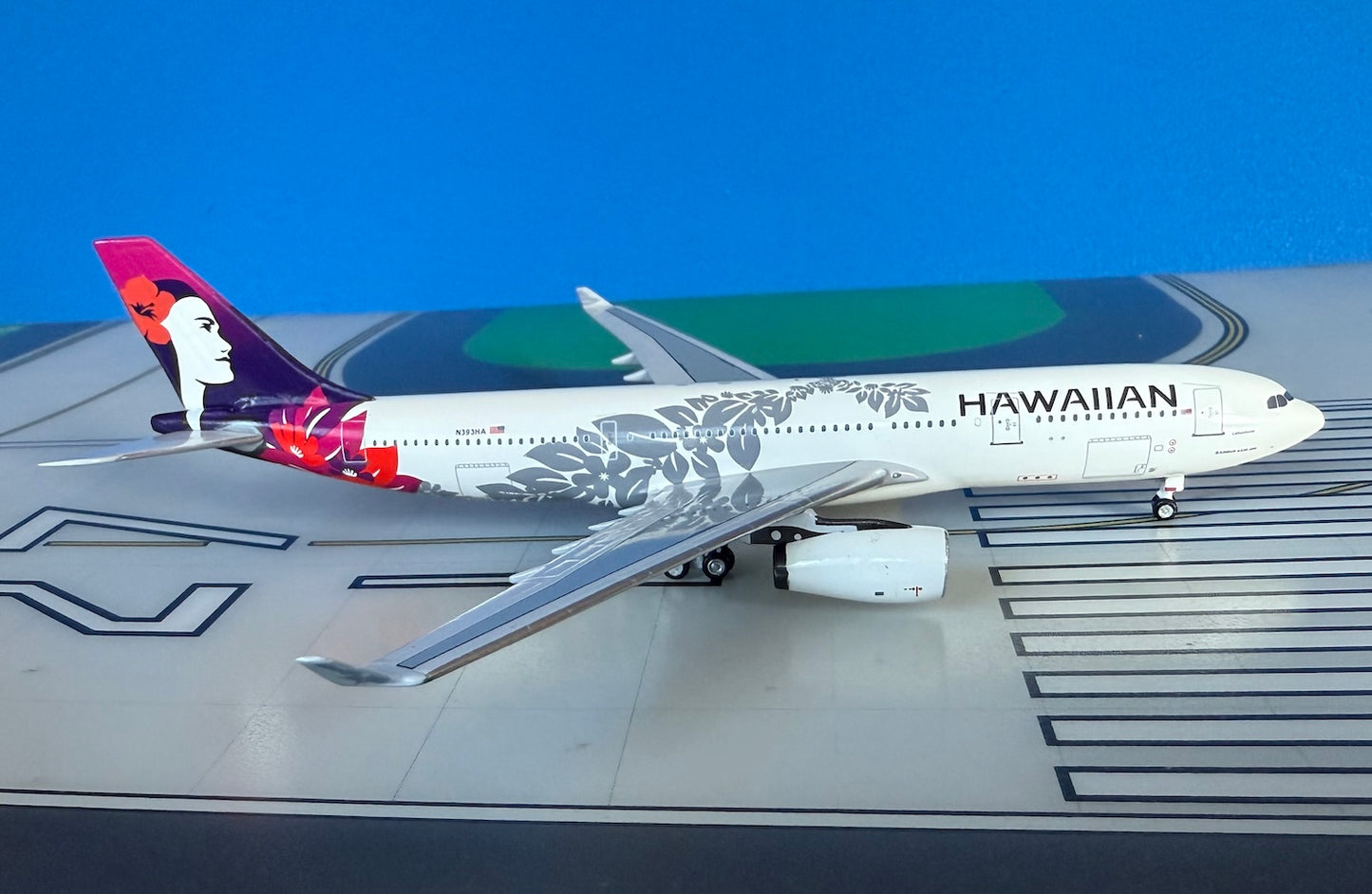 Hawaiian Airbus A330-243 N393HA current colors 1/400 scale diecast Aeroclassics
