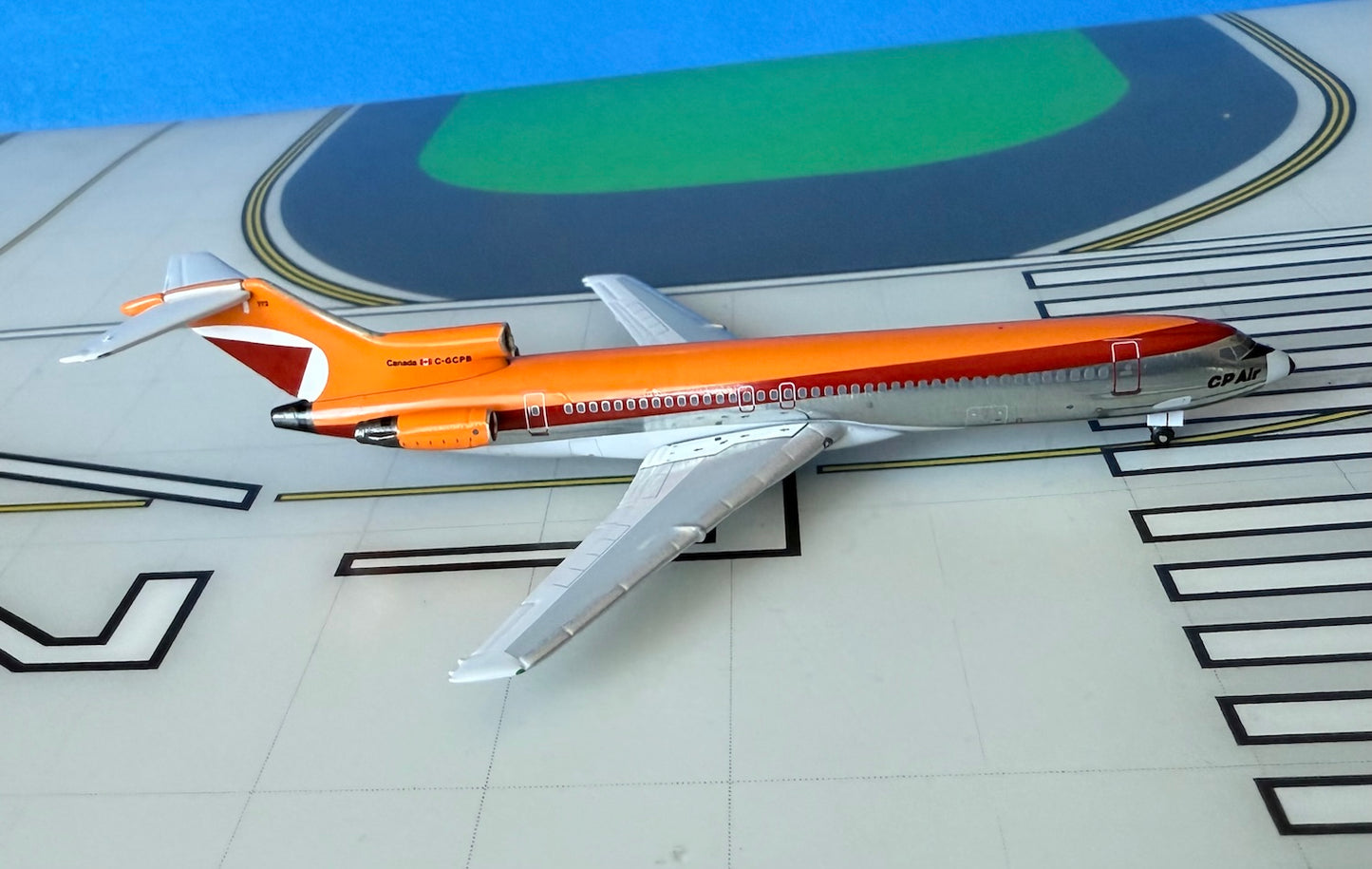 CP Air Boeing 727-200/Adv C-GCPB 1970s colors 1:400 scale diecast Aeroclassics