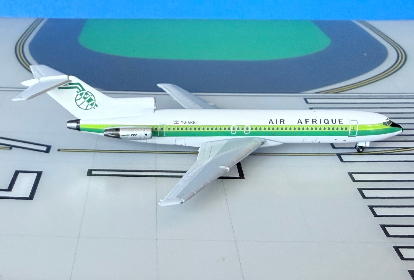 Air Afrique Boeing 727-200/Adv YU-AKK 1980s 1:400 scale diecast Aeroclassics