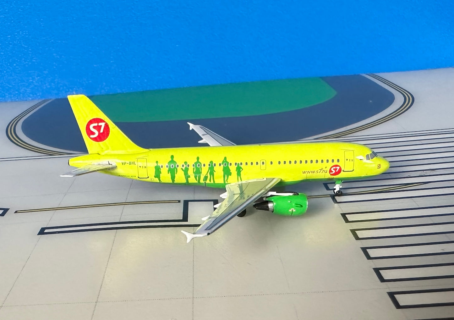 S7 Siberia Airlines Airbus A319-114 VP-BHL 2000 2000s colors 1:400 scale diecast Aeroclassics
