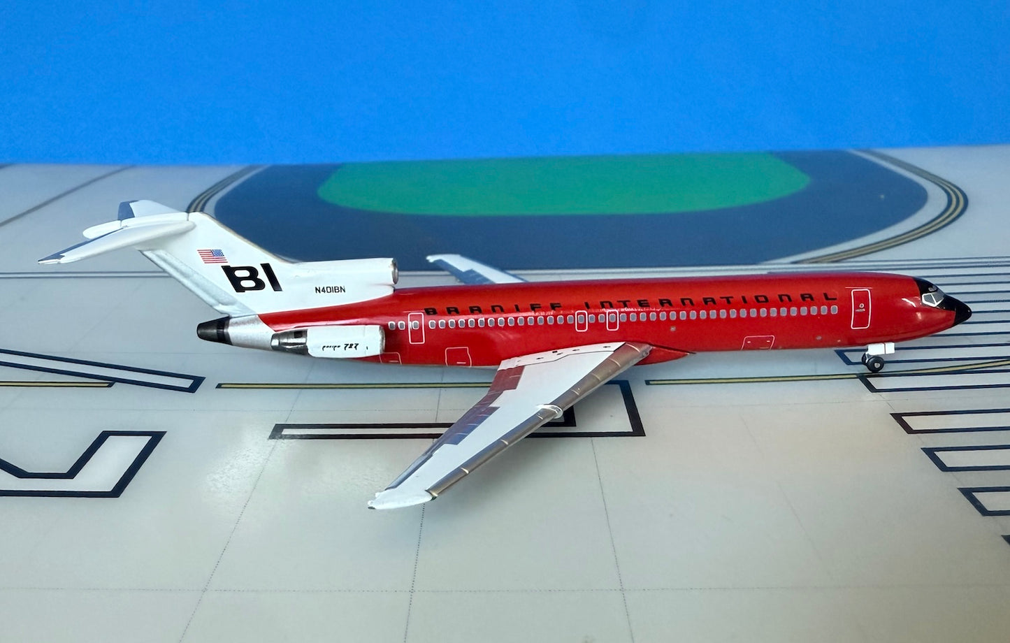 Braniff Boeing 727-200 N401BN Red Jellybean 1:400 scale diecast Aeroclassics