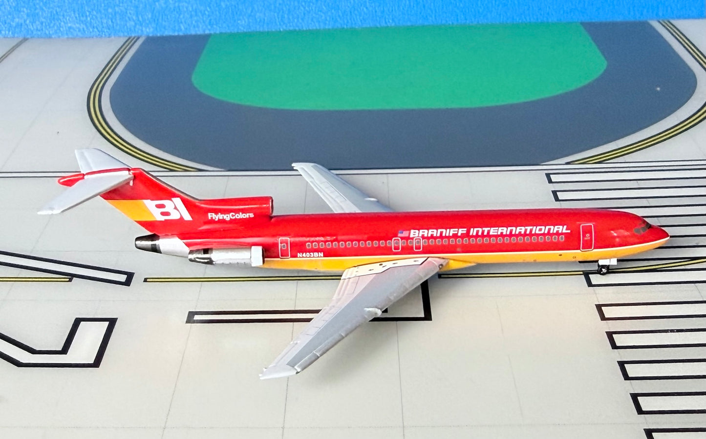 Braniff Boeing 727-200 N403BN Red Flying Colors 1:400 scale diecast Aeroclassics