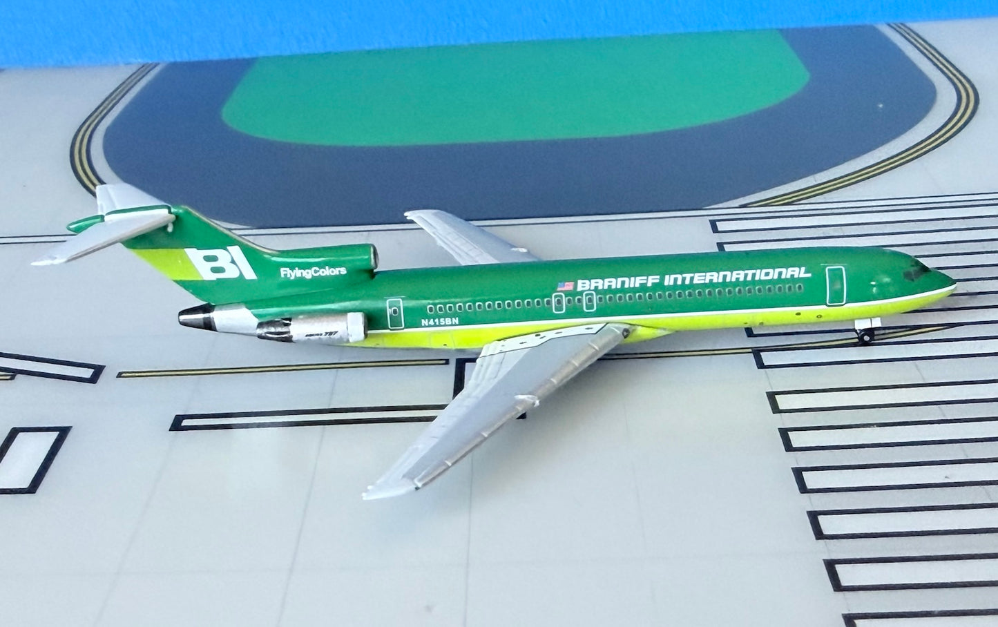 Braniff Boeing 727-200 N415BN Green Flying Colors 1:400 scale diecast Aeroclassics