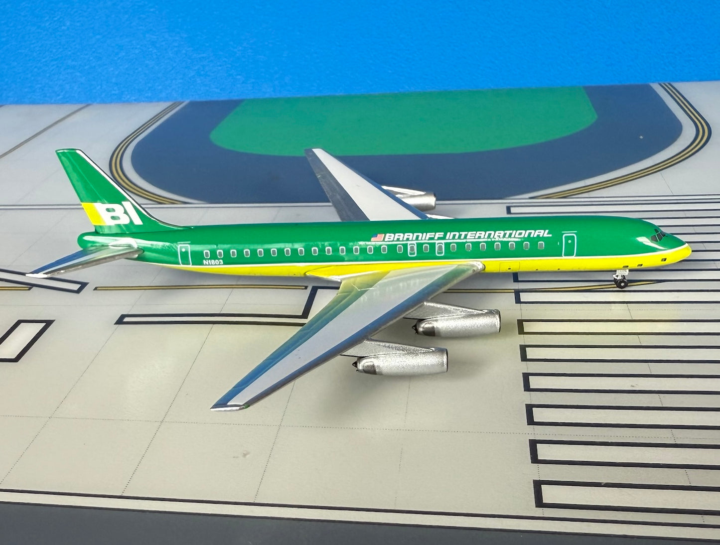Braniff International Douglas DC-8-62 N1803 1970s two tone green 1:400 scale diecast Aeroclassics