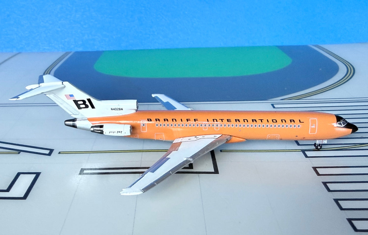 Braniff Boeing 727-200 N402BN Orange Jellybean 1:400 scale diecast Aeroclassics