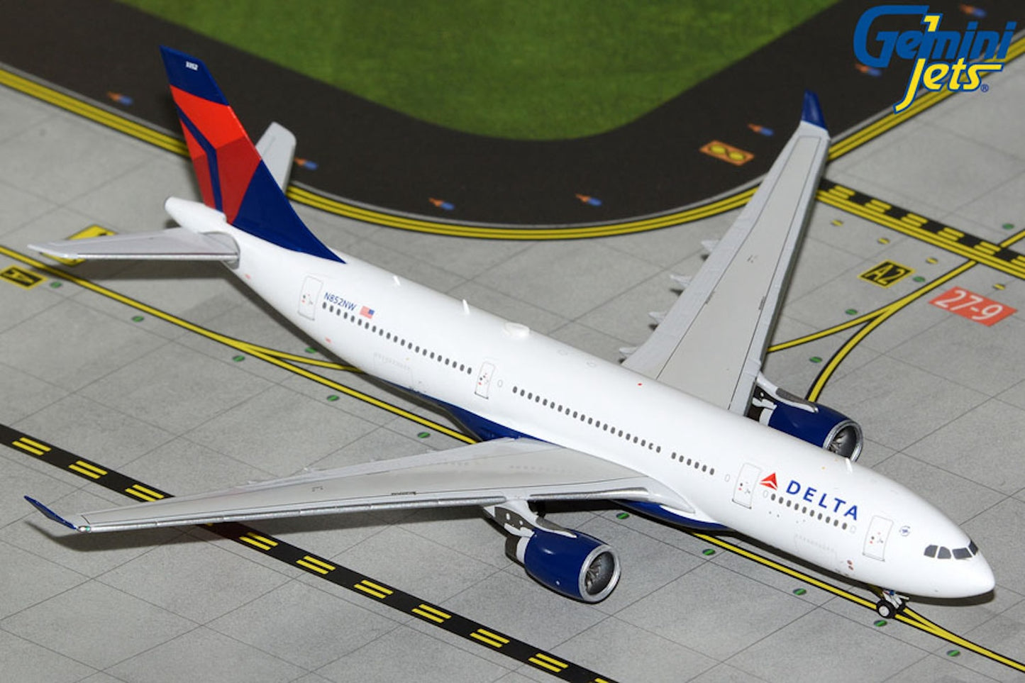 Delta Airbus A330-223 N852NW current colors 1:400 scale diecast GeminiJets
