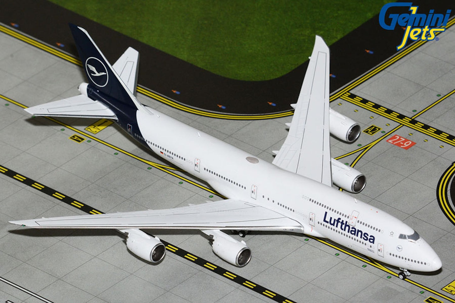 Lufthansa Boeing 747-8 D-ABYA current colors 1:400 scale diecast GeminiJets