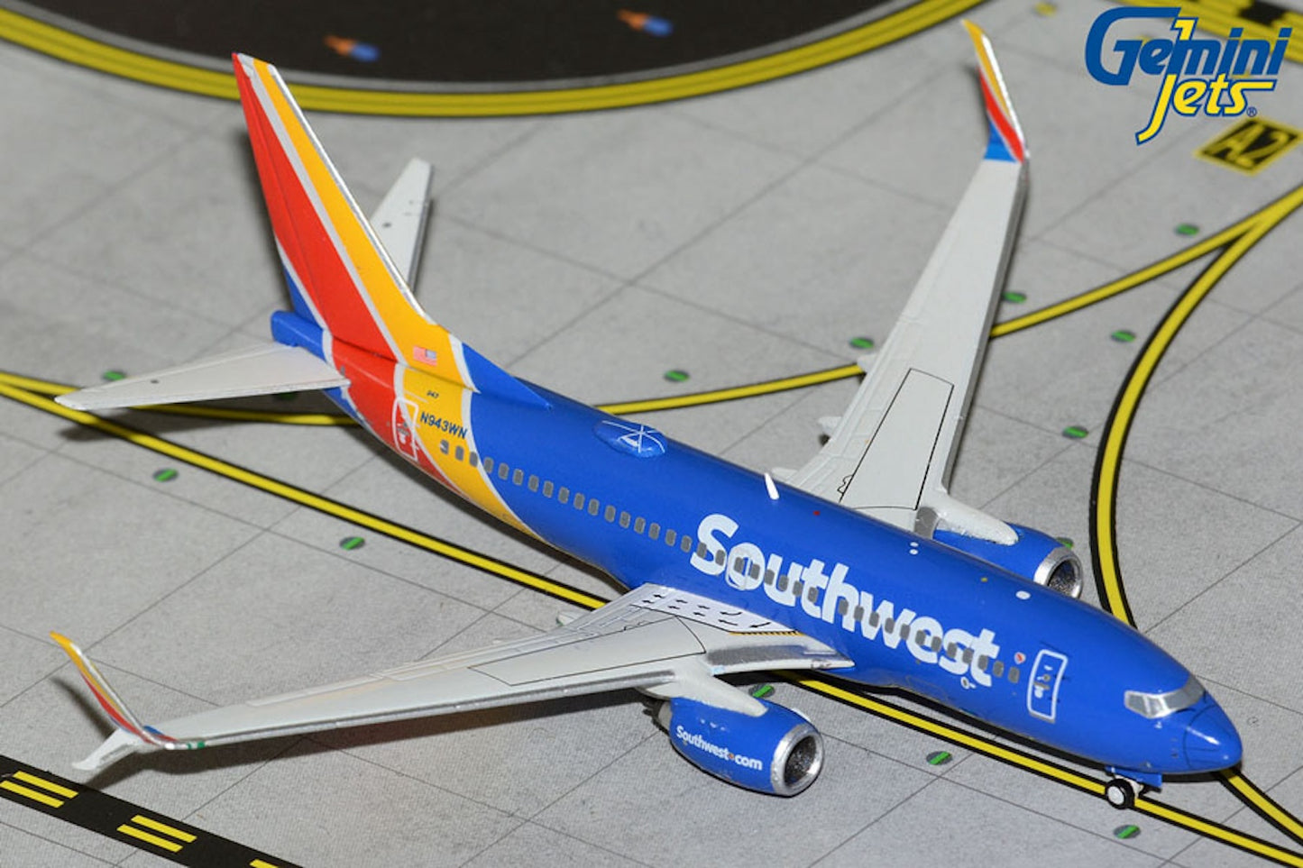 Southwest Boeing 737-700/Scimitar N943WN current 1:400 scale diecast GeminiJets