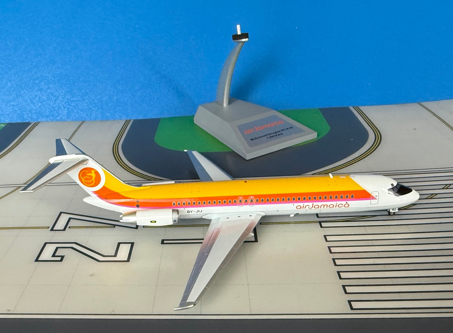 Air Jamaica Douglas DC-9-32 6Y-JIJ 1970s colors 1:200 scale diecast Inflight Models