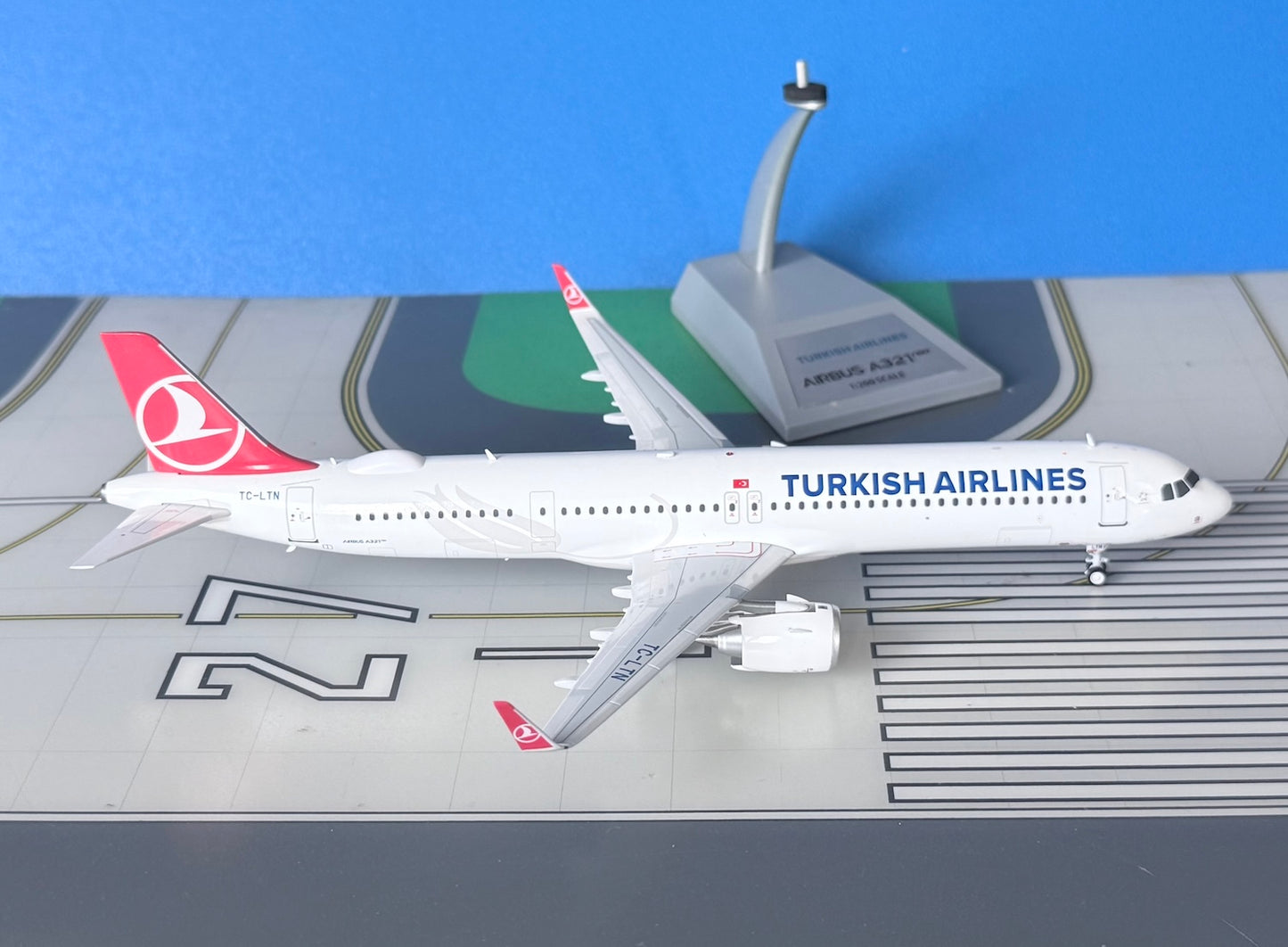 Turkish Airlines Airbus A321Neo TC-LTN current colors 1:200 scale Inflight Models