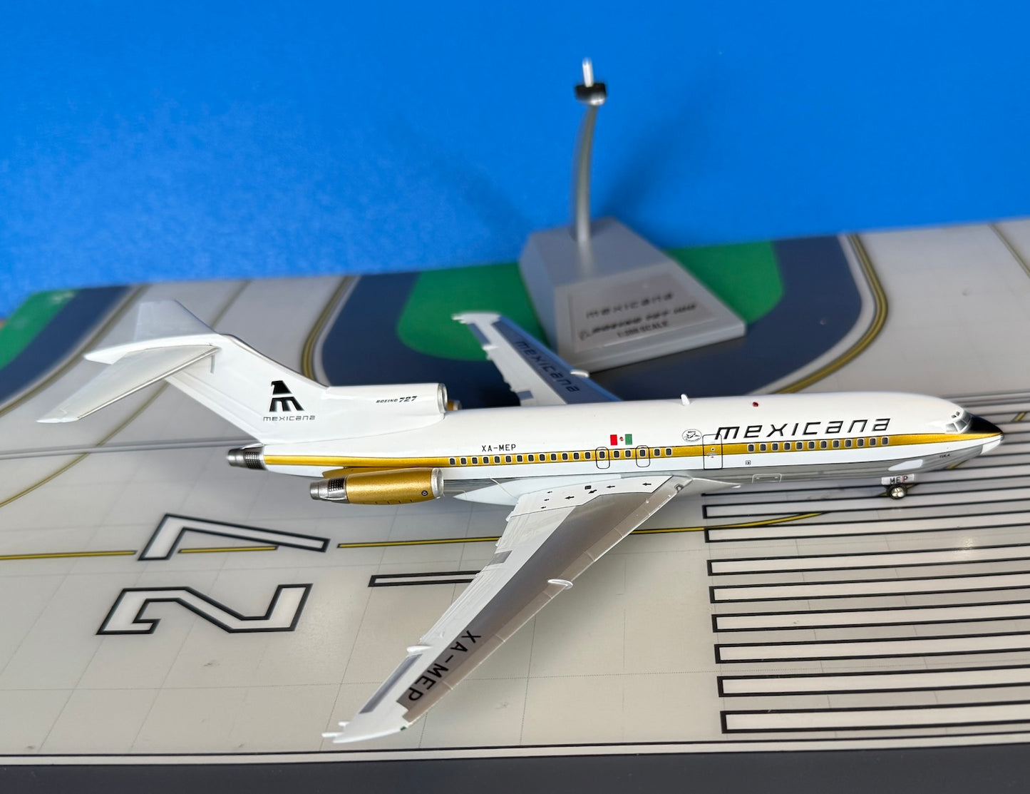 Mexcana Boeing 727-100 XA-MEP 1980s colors 1:200 scale diecast Inflight Models