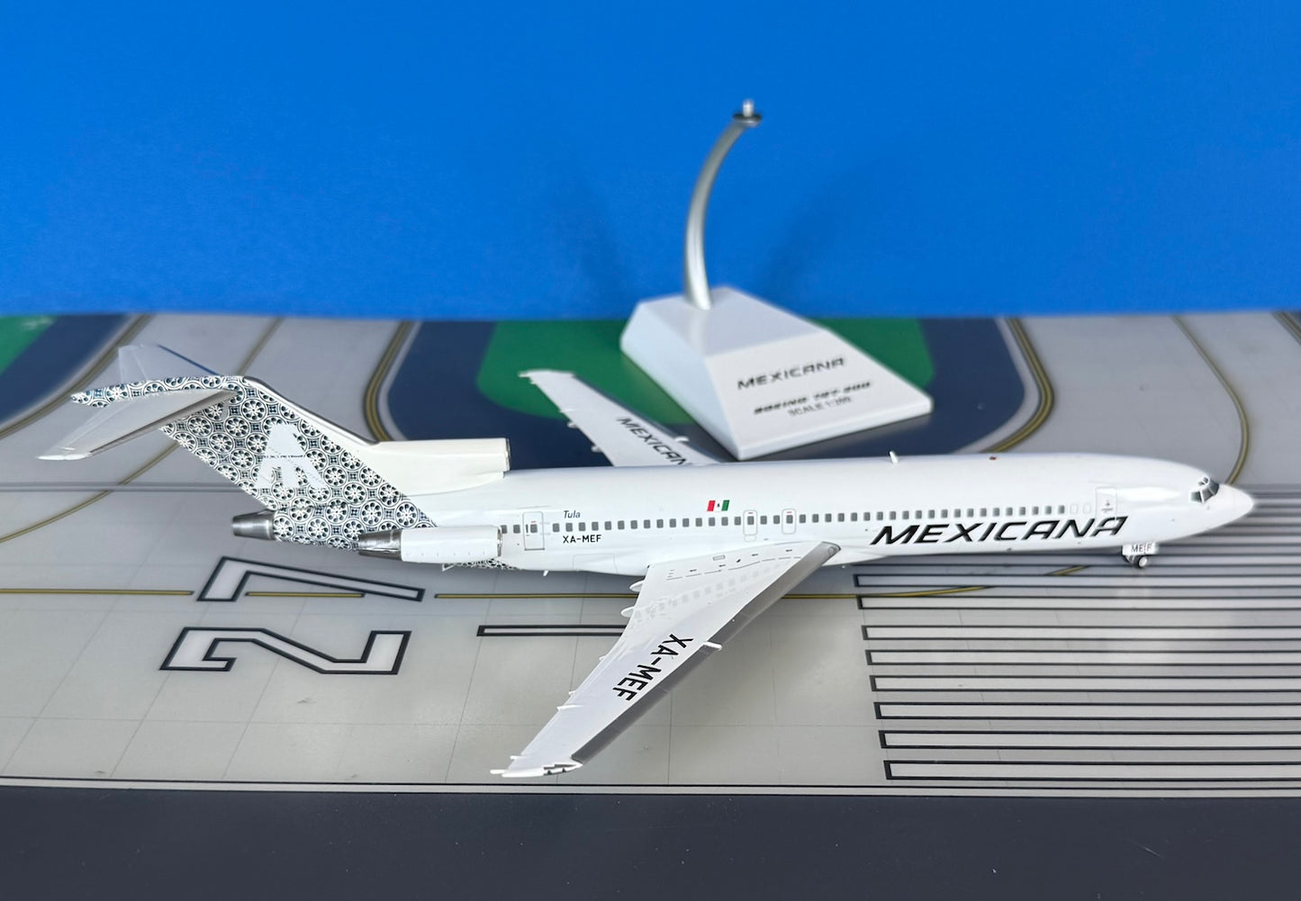 Mexicana Boeing 727-200/Adv XA-MEF 1990s colors 1:200 scale diecast JC Wings