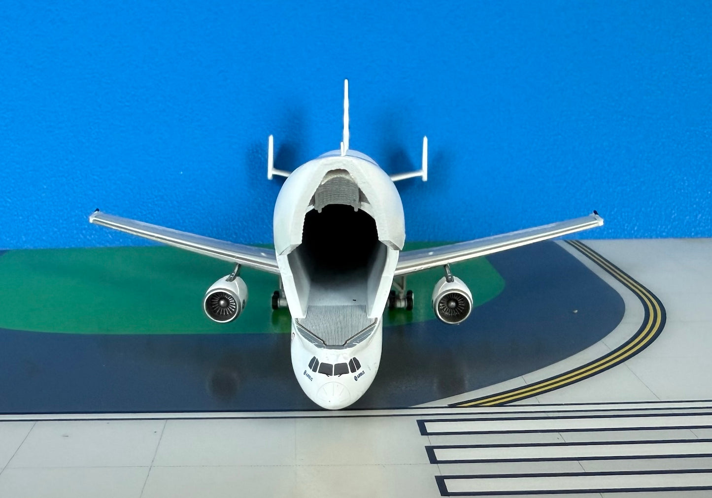 Airbus Beluga (A300B4-608ST) F-GSTD (4) House colors interactive 1:400 scale JC Wings