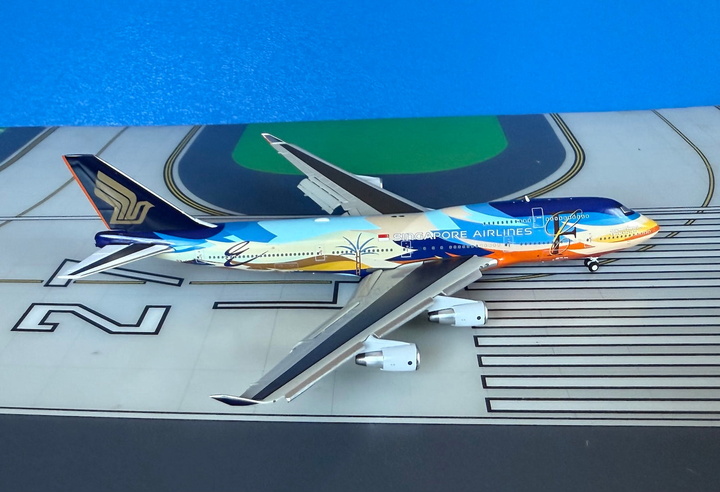 Singapore Airlines 747-400 9V-SPK Tropical Flaps down 1:400 diecast JC Wings