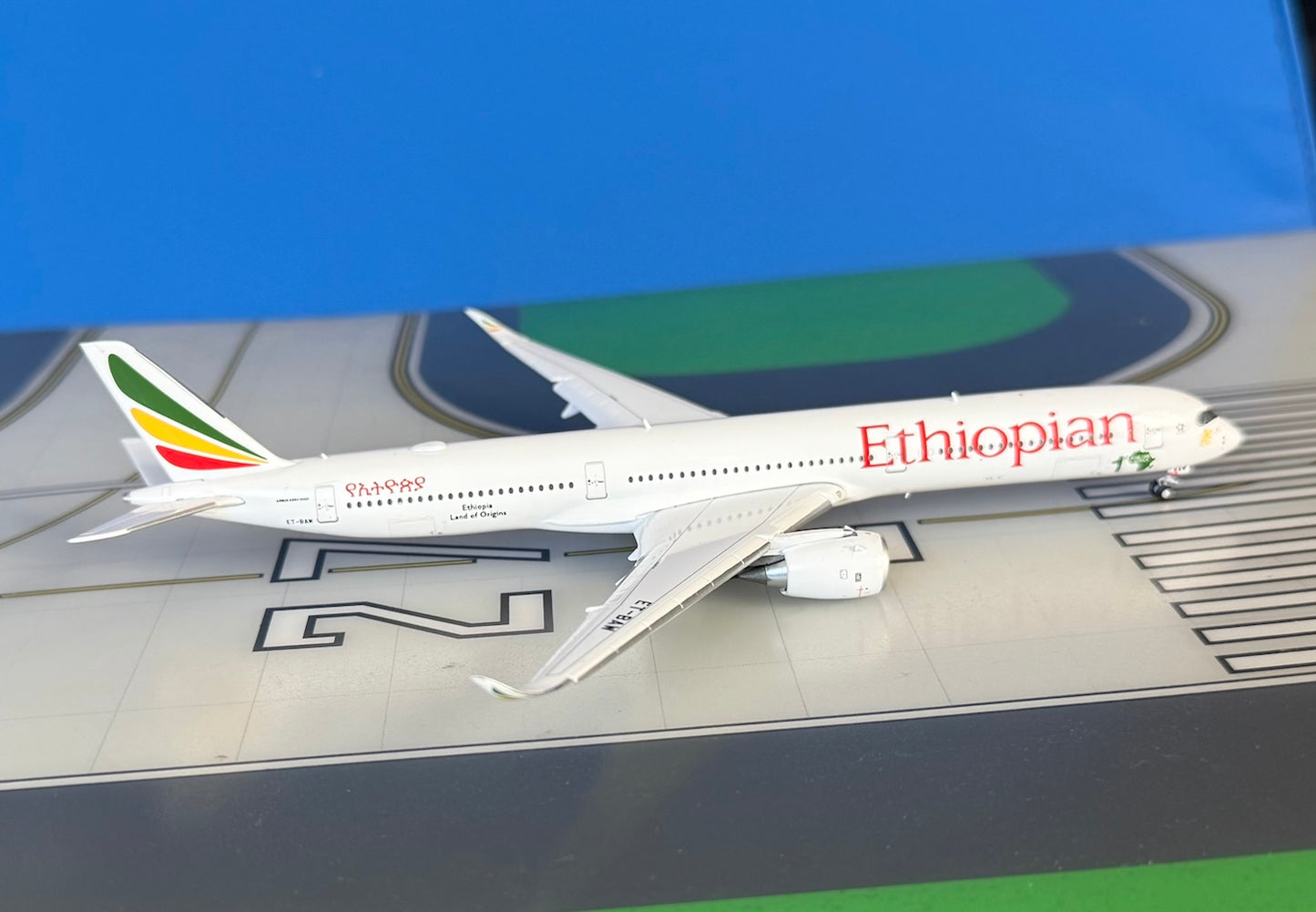 Share Ethiopian Airlines Airbus A350-1041 ET-BAW, Flaps down 1:400 scale diecast JC Wings