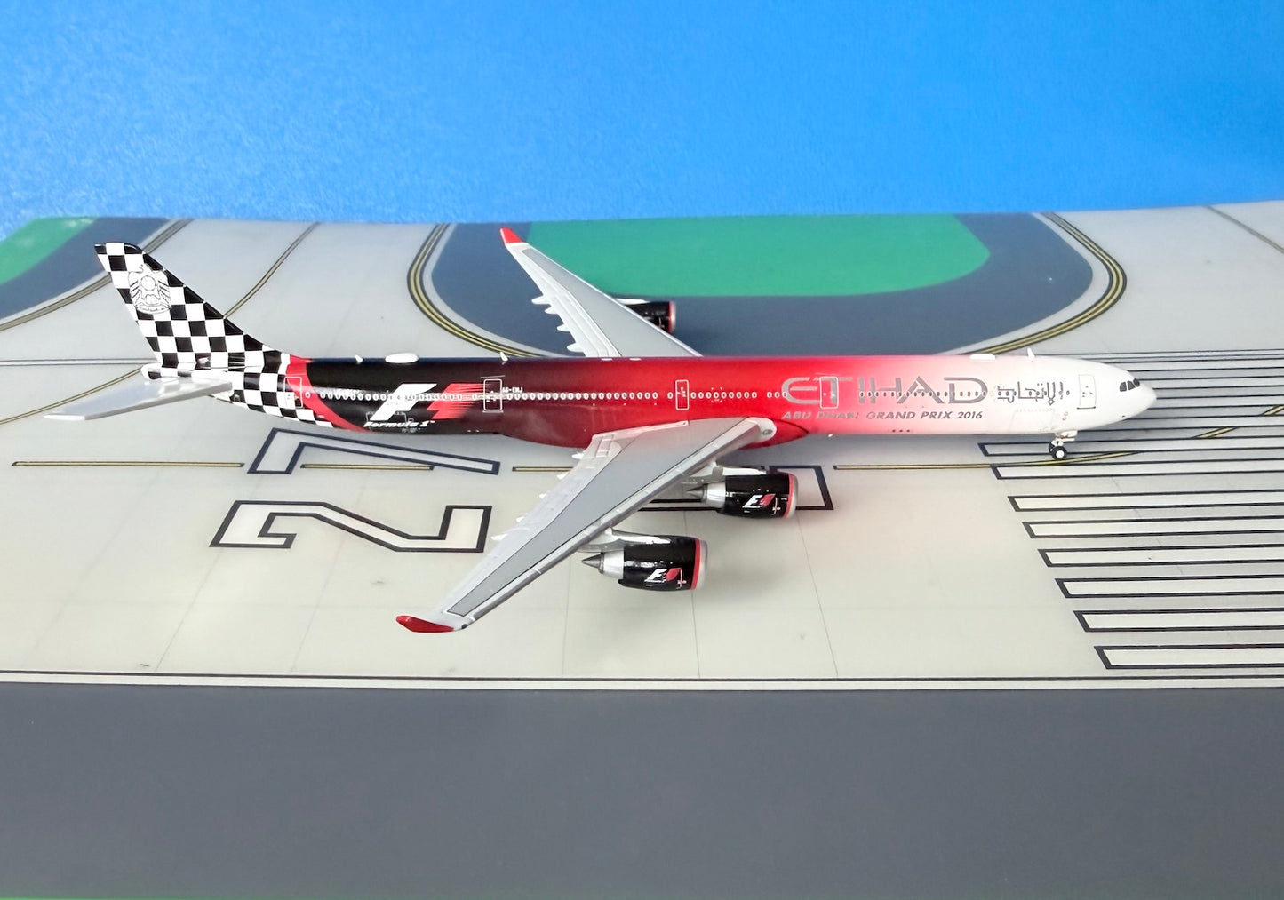 Share Etihad Airbus A340-600 A6-EHJ Formula 1 colors 1:400 scale diecast JC Wings