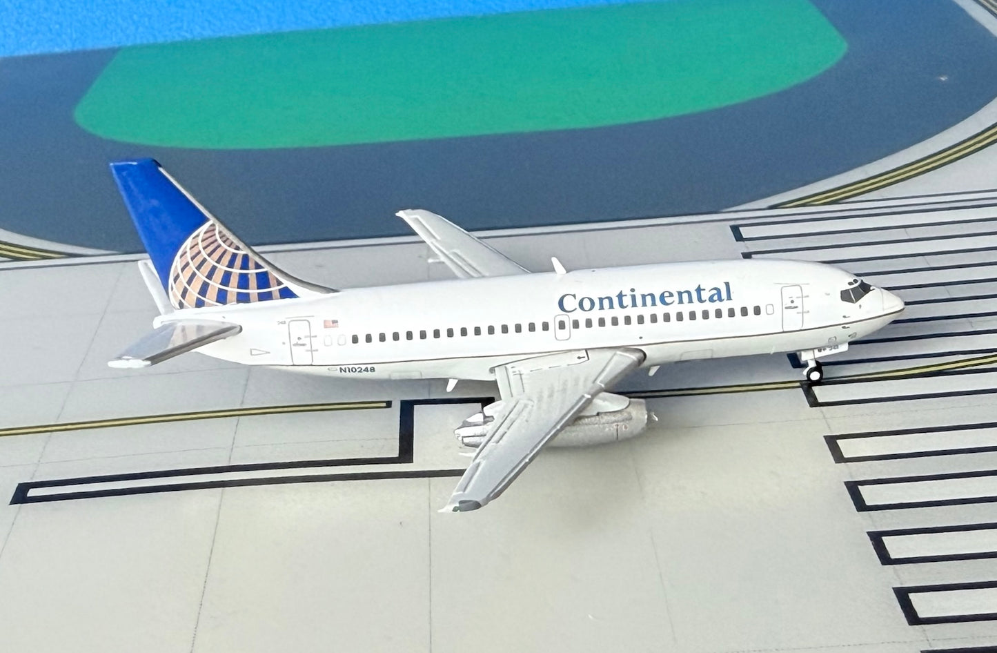Continental Boeing 737-200 N10248 Final colors 1:400 scale diecast JC Wings
