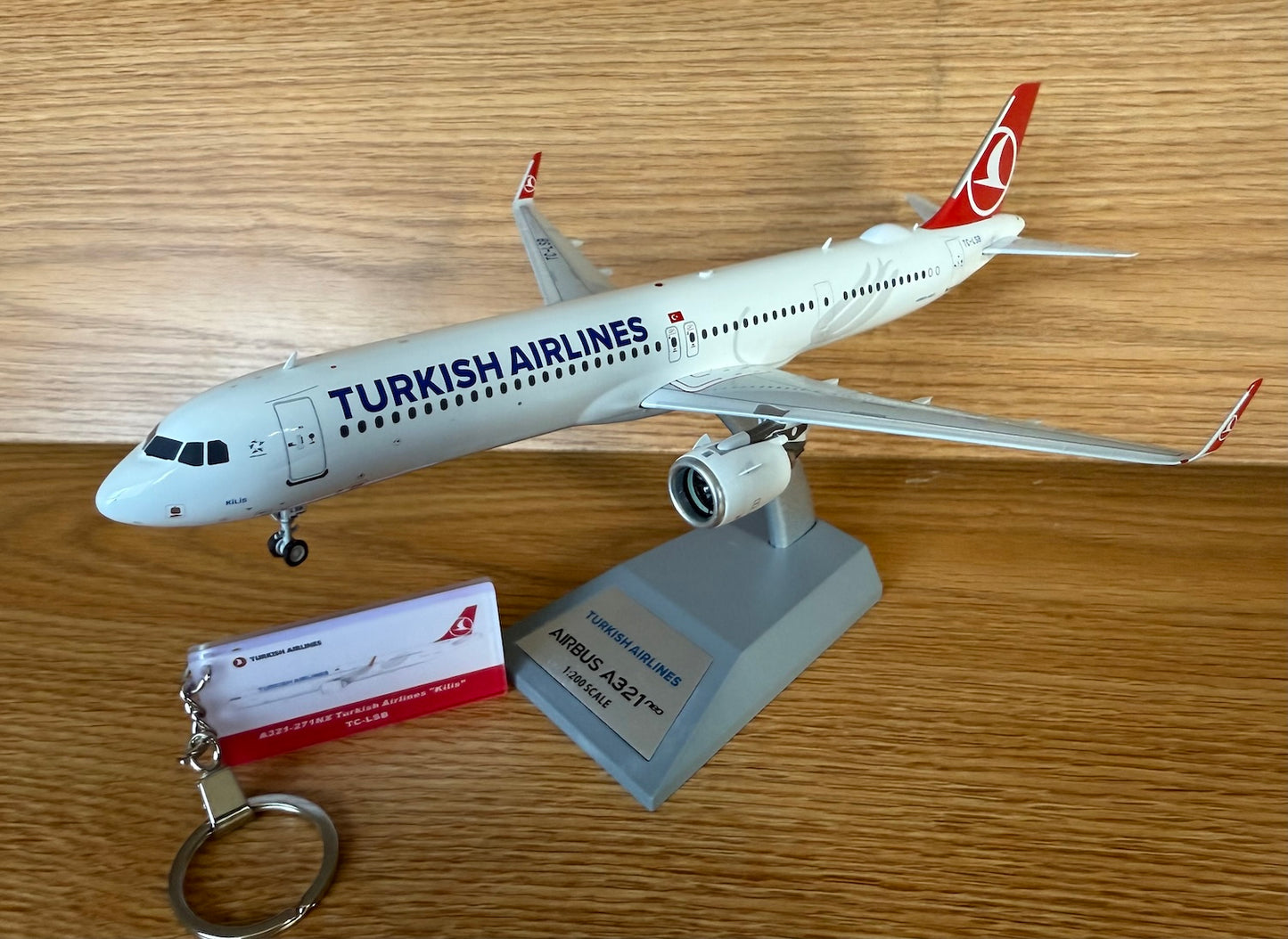 Turkish Airlines Airbus A321Neo TC-LSB Current Colors 1:200 scale diecast JFox Models