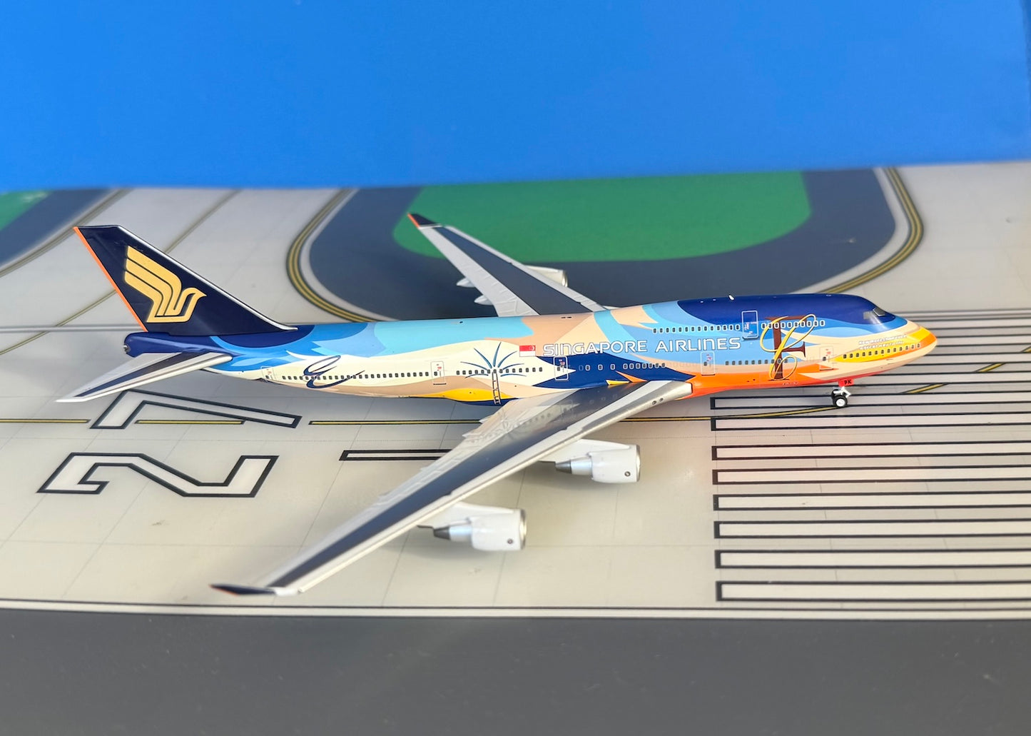 Singapore Airlines Boeing 747-400 9V-SPK Tropical 1:400 scale diecast NG Models