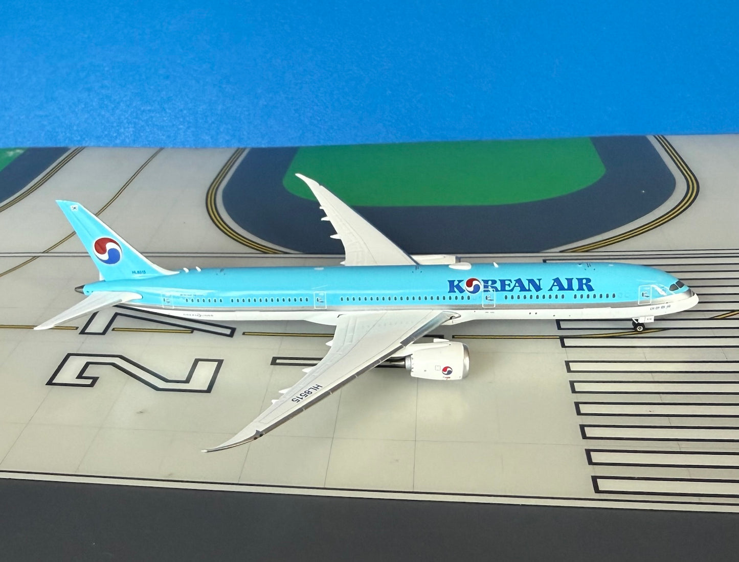 Korean Air Boeing 787-10 Dreamliner HL8515 1:400 scale diecast Phoenix Models