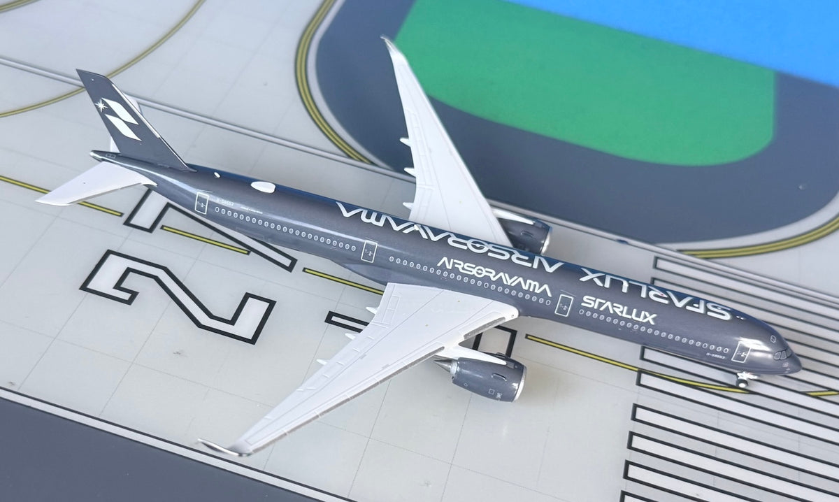 Starlux Airlines/AirSorayama A350-1041 B-58553 silver 1:400 diecast Phoenix Models