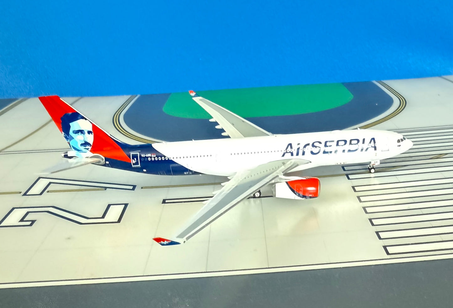 Air Serbia Airbus A330-200 YU-ARB Current colors 1/400 scale diecast Phoenix