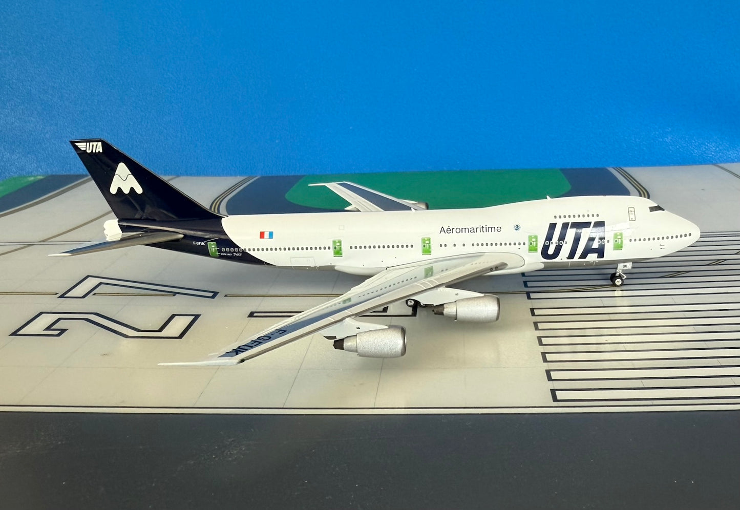 UTA/Aeromartime Boeing 747-2D3B F-GFUK 1990s 1:400 scale diecast Phoenix Models