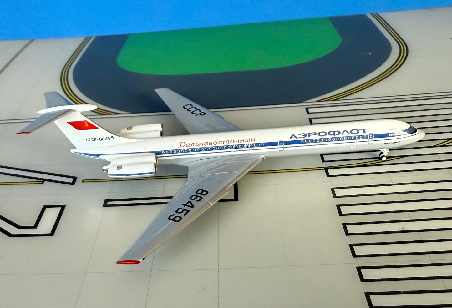Aeroflot llyushin IL-62 CCCP-86459 1:400 scale diecast Phoenix Models