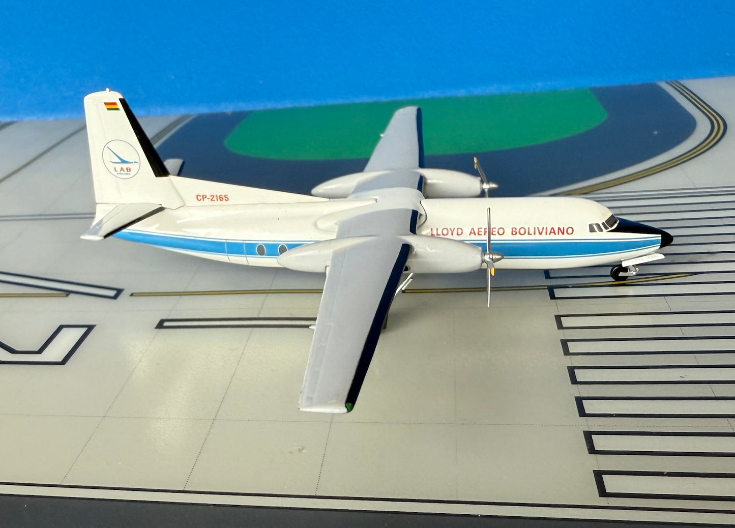 LAB -cLloyd Aereo Boliviano Fokker F-27-600 CP-2165 1980s colors 1:200 diecast Aeroclassics