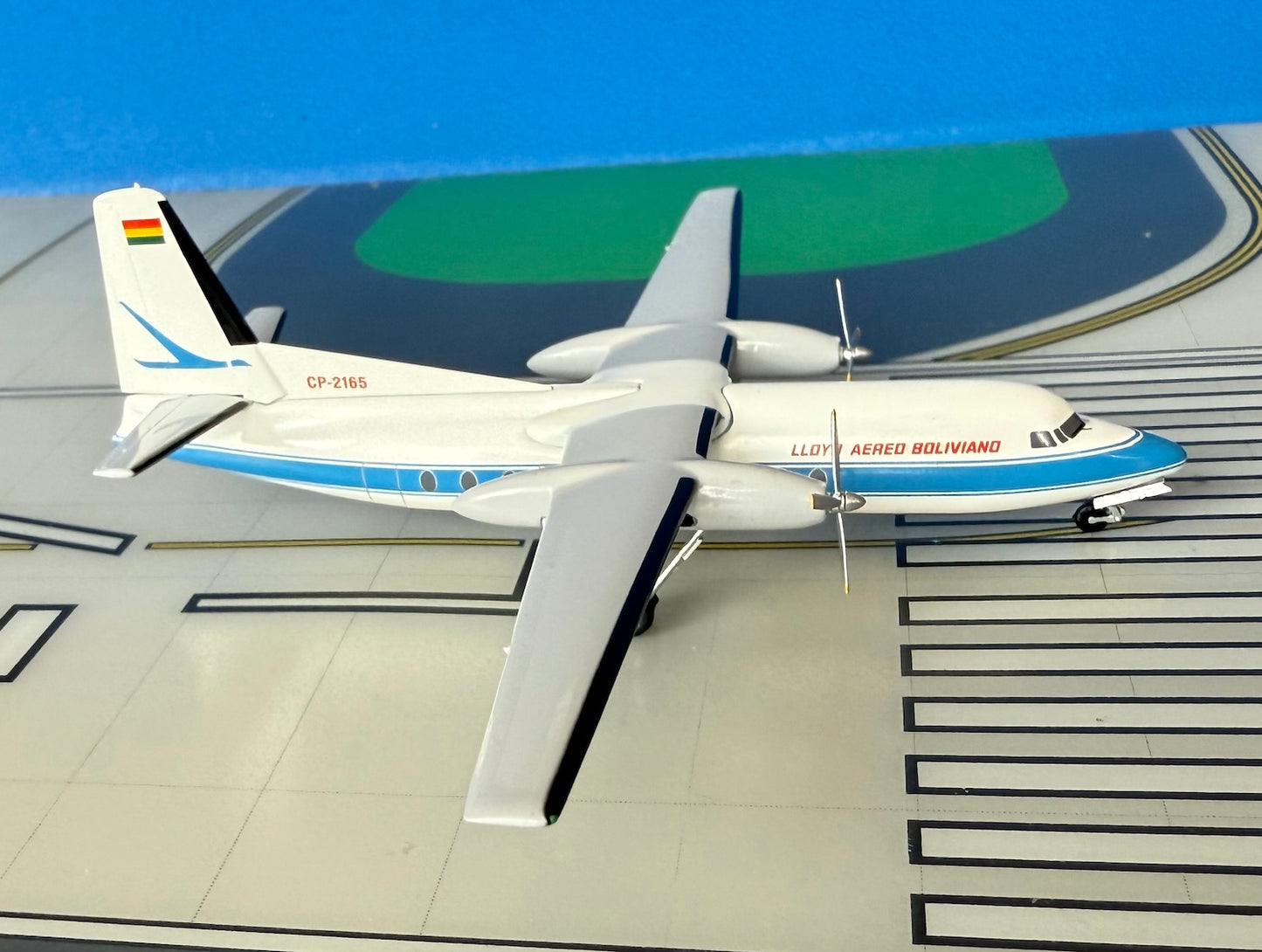 LAB - Lloyd Aereo Boliviano Fokker F-27-600 CP-2165 1990s colors 1:200 diecast Aeroclassics
