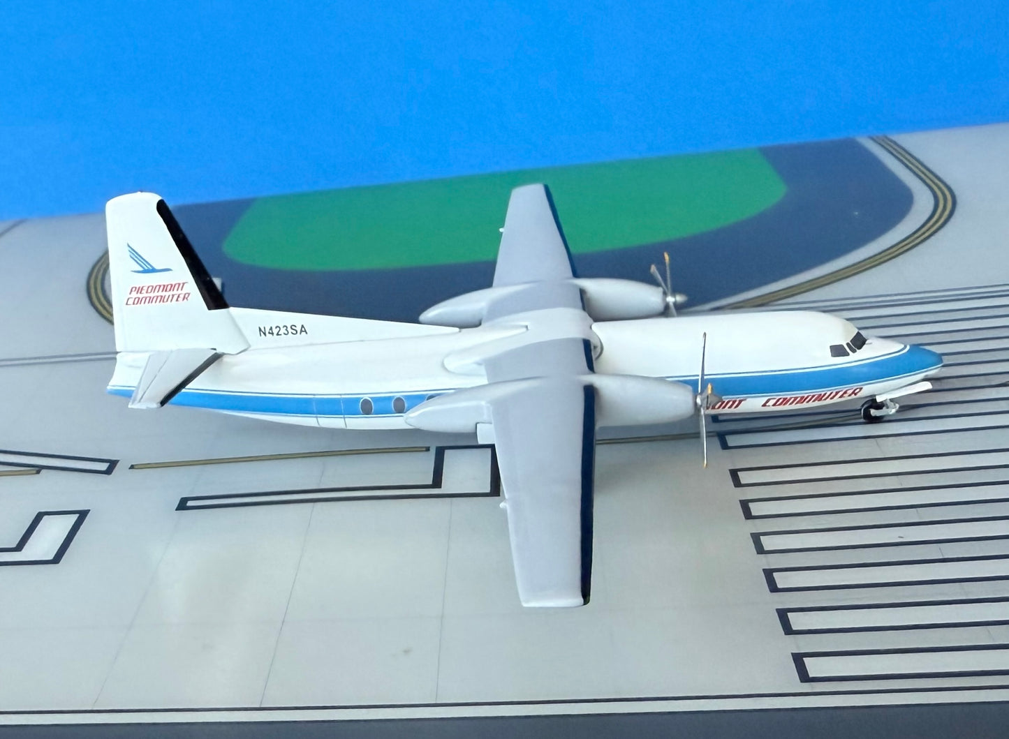Piedmont Commuter Fokker F-27 N423SA old colors 1:200 diecast Aeroclassics