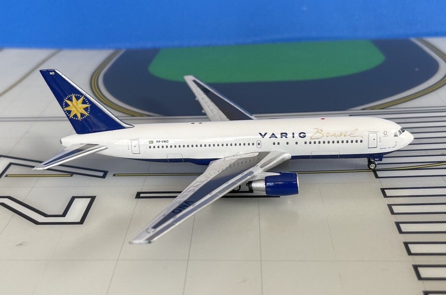 Varig Boeing 767-200/ER PP-VNO late 1990's 1/400 scale diecast Aeroclassics