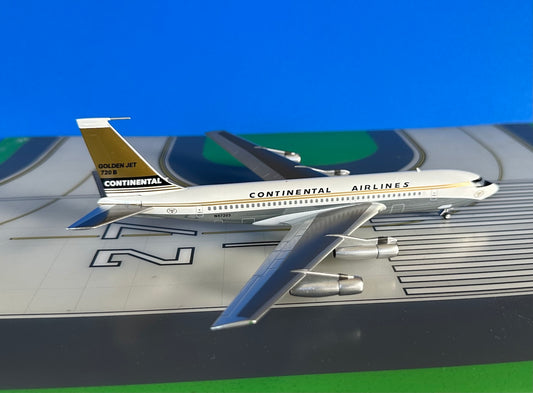 Continental Boeing 720-048B N57203 Golden Jet colors 1:200 scale diecast Aeroclassic