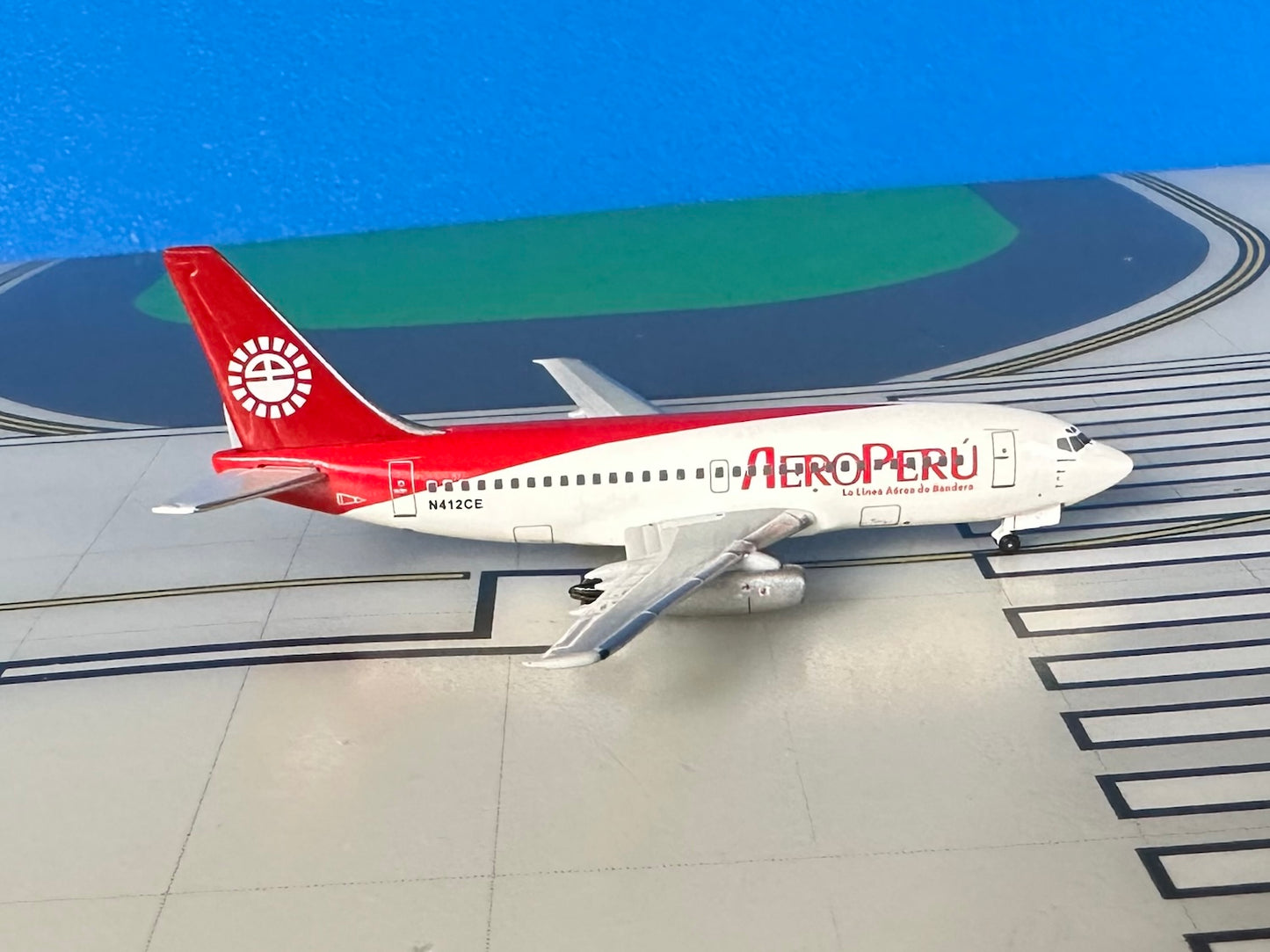 AeroPeru Boeing 737-205 N412CE 2000s color 1:400 scale diecast Aeroclassics