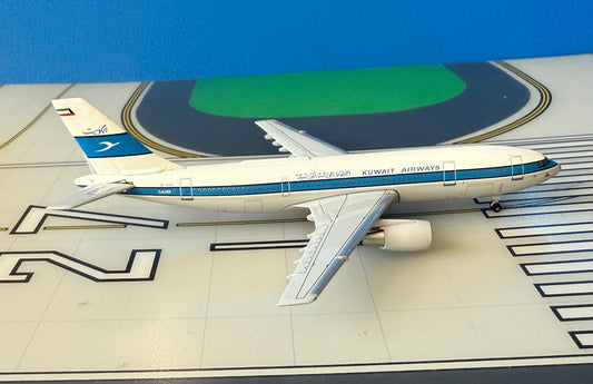 Kuwait Airways Airbus A300B4 9H-AHG 1980s 1:400 scale diecast Aeroclassics